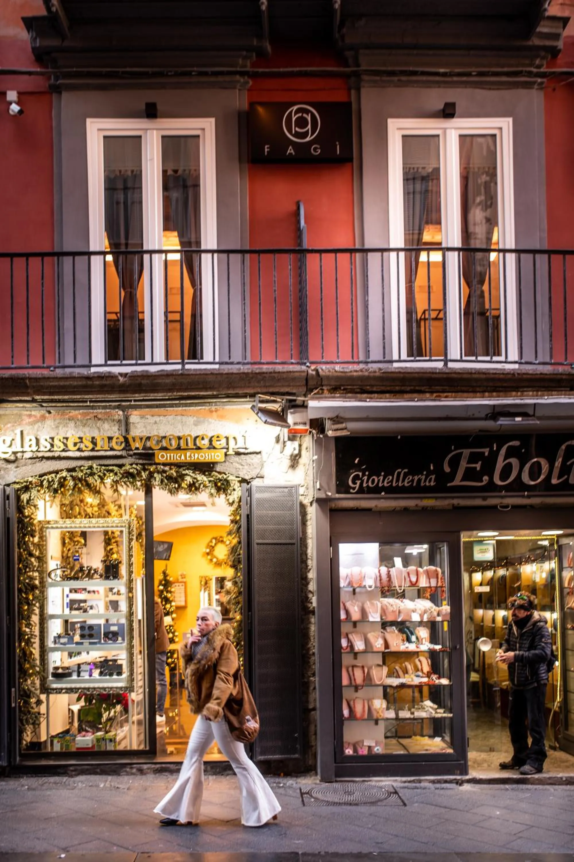 Property building in FAGì Rooms In Naples