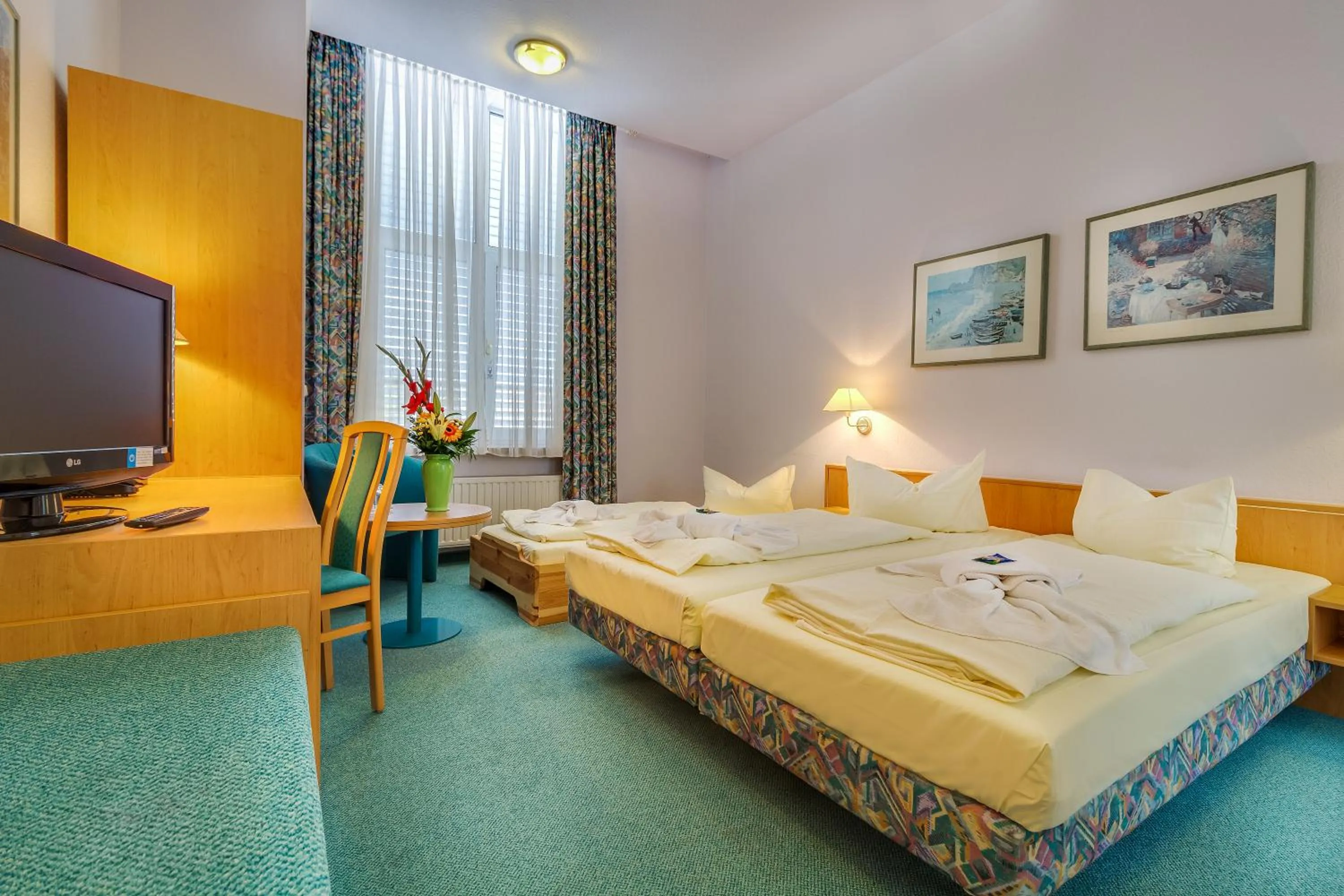 Photo of the whole room, Bed in Hotel Alte Klavierfabrik Meißen