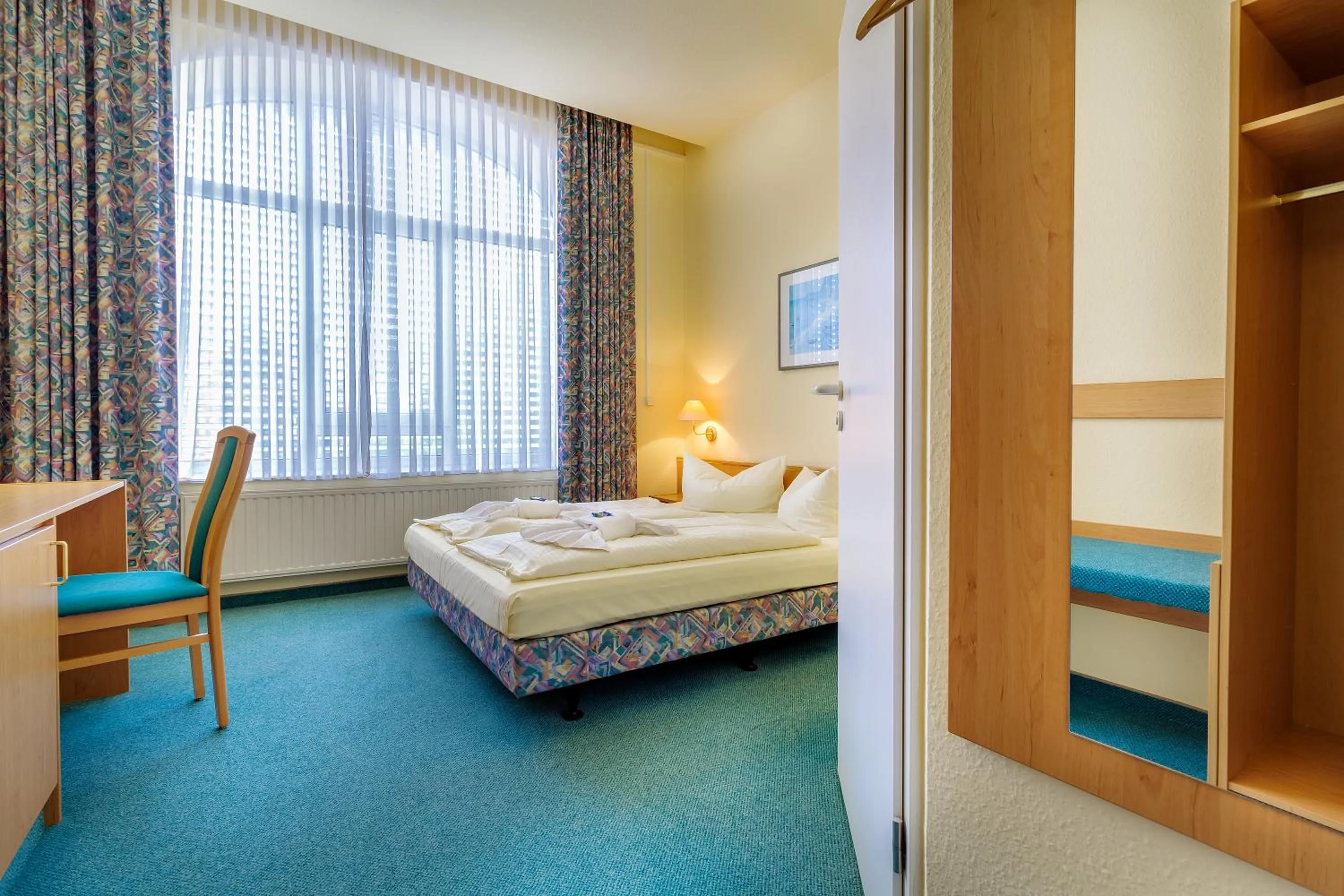 Photo of the whole room, Bed in Hotel Alte Klavierfabrik Meißen