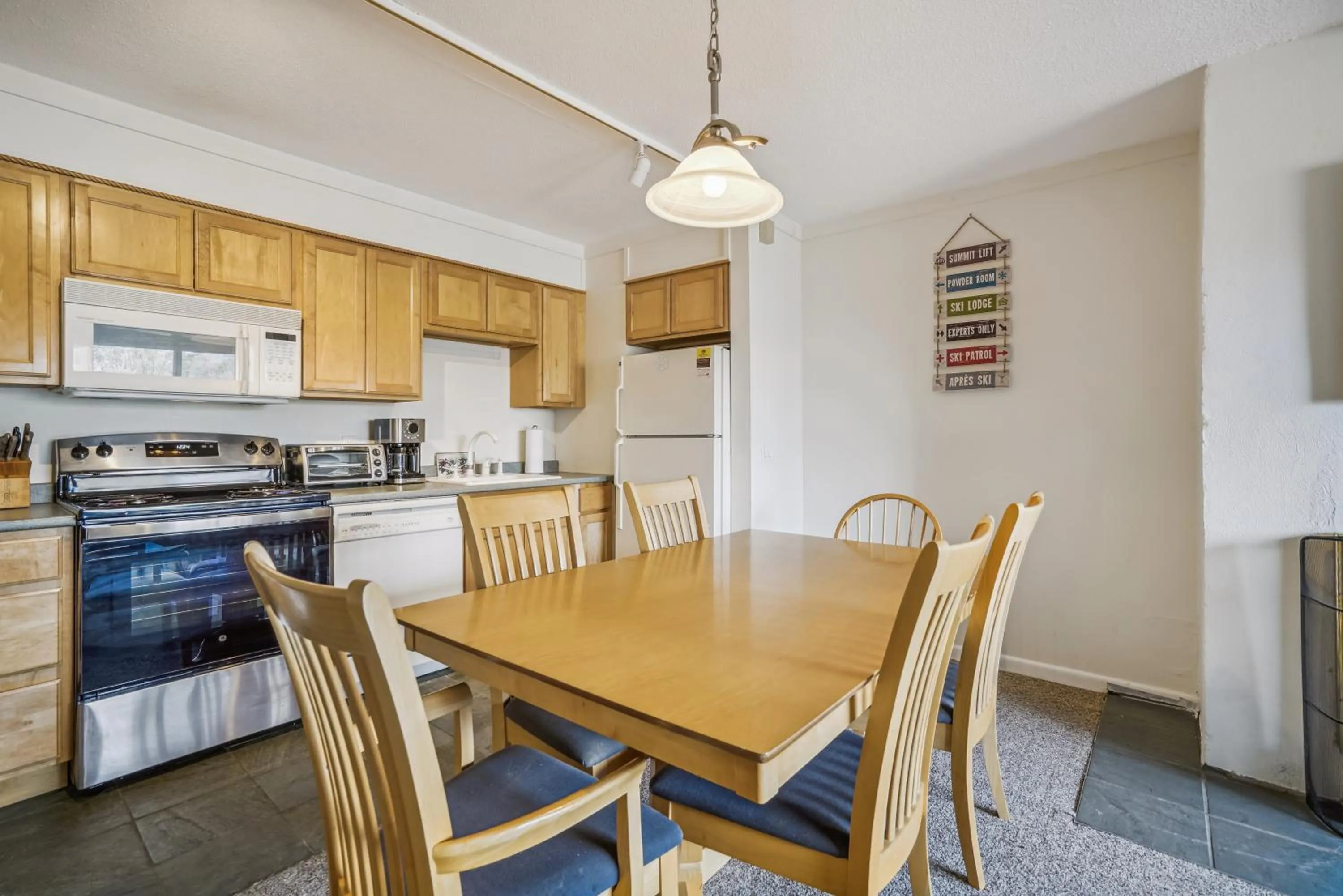 Kitchen or kitchenette in Three bedroom condo, Ski home Whiffletree E7