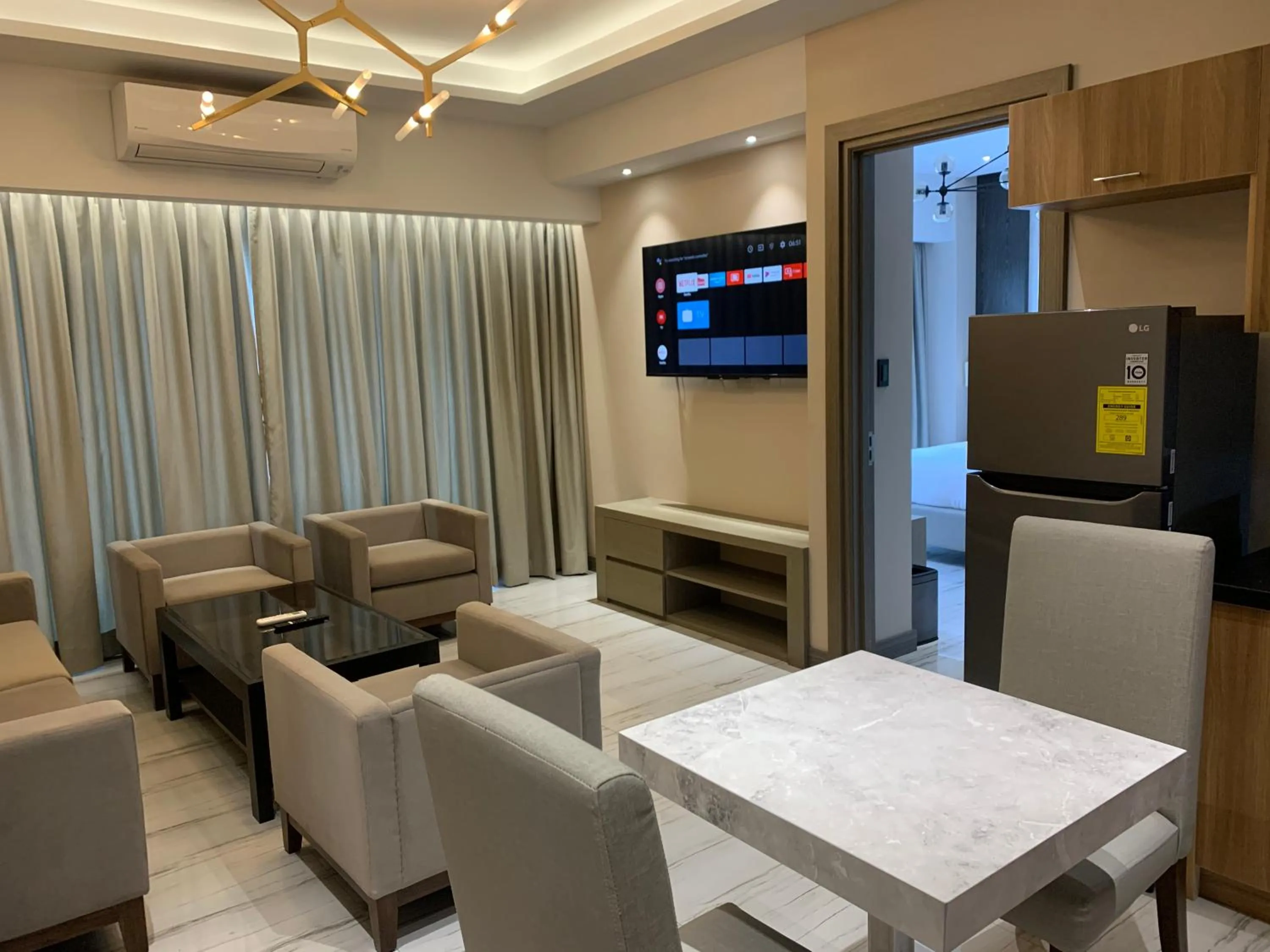 Living room in Capitol Hill Hotel and Suites