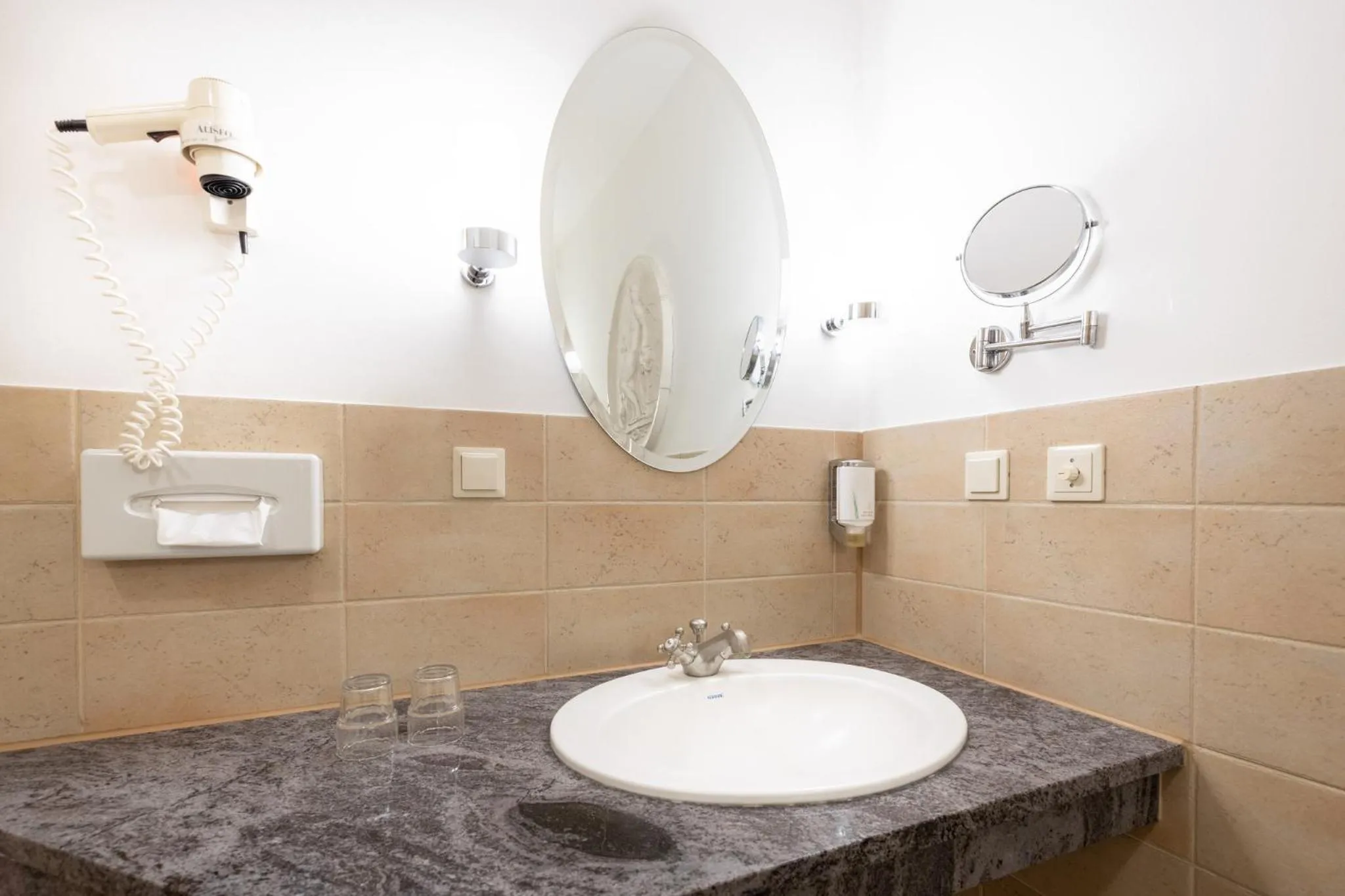 Bathroom in Garner Hotel Berlin - Messe by IHG