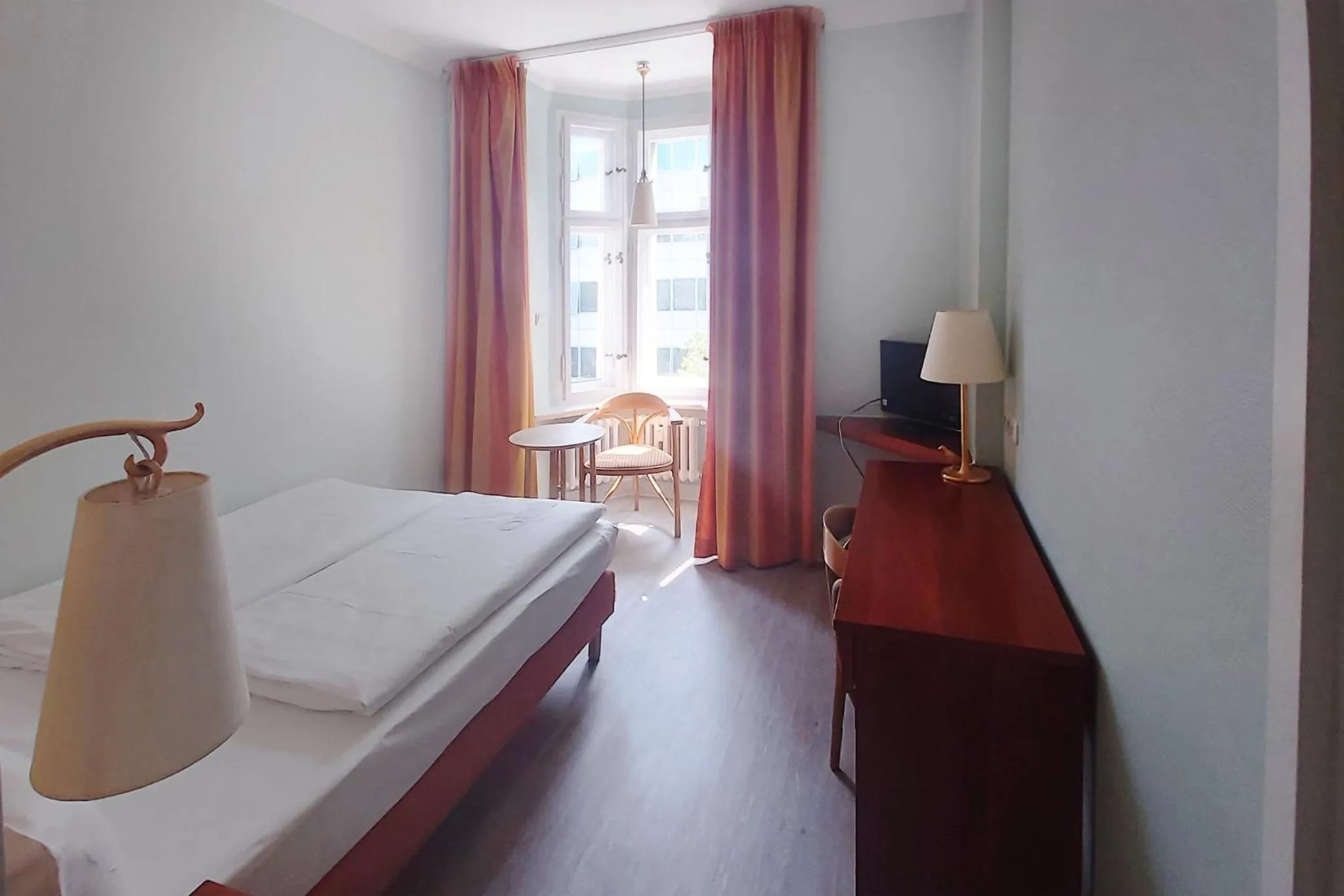 Photo of the whole room, Bed in Garner Hotel Berlin - Messe by IHG