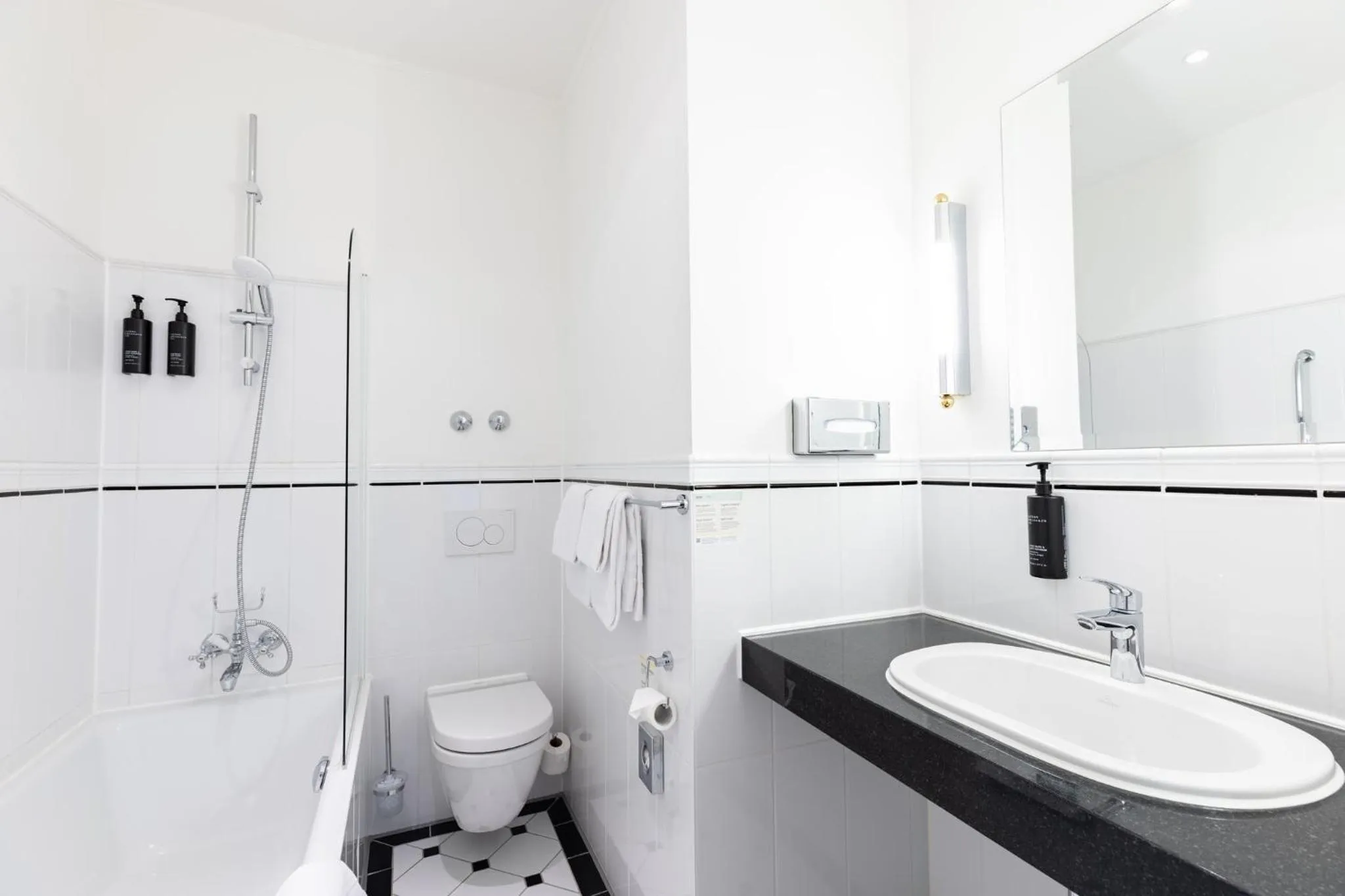 Bathroom in Garner Hotel Berlin - Messe by IHG