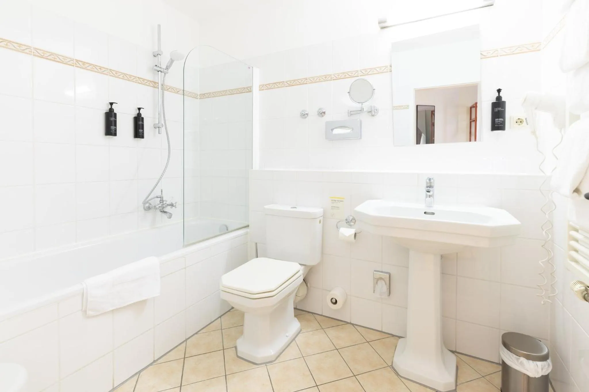 Bathroom in Garner Hotel Berlin - Messe by IHG