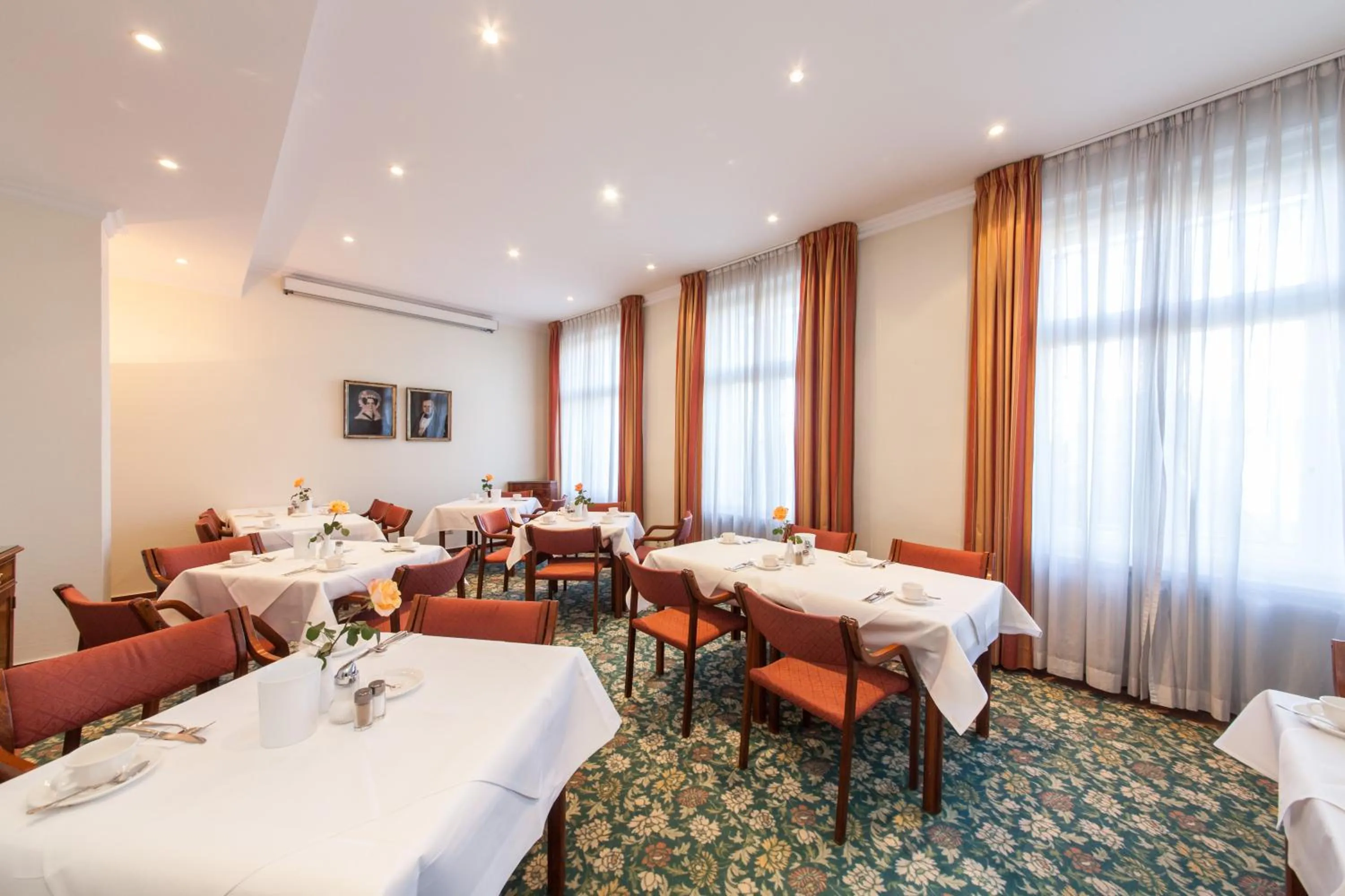 Restaurant/places to eat in Hotel Kronprinz Berlin