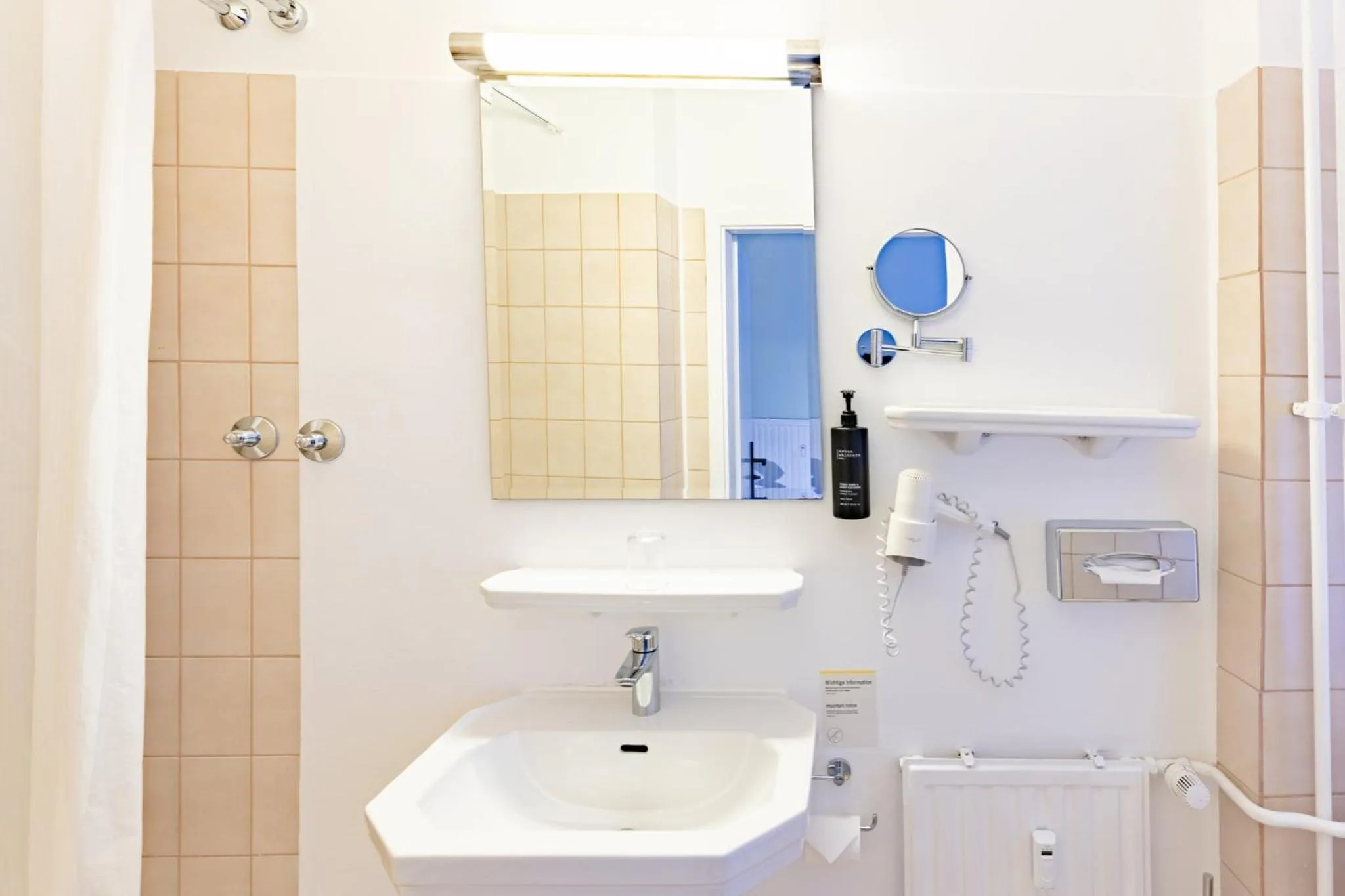 Bathroom in Garner Hotel Berlin - Messe by IHG