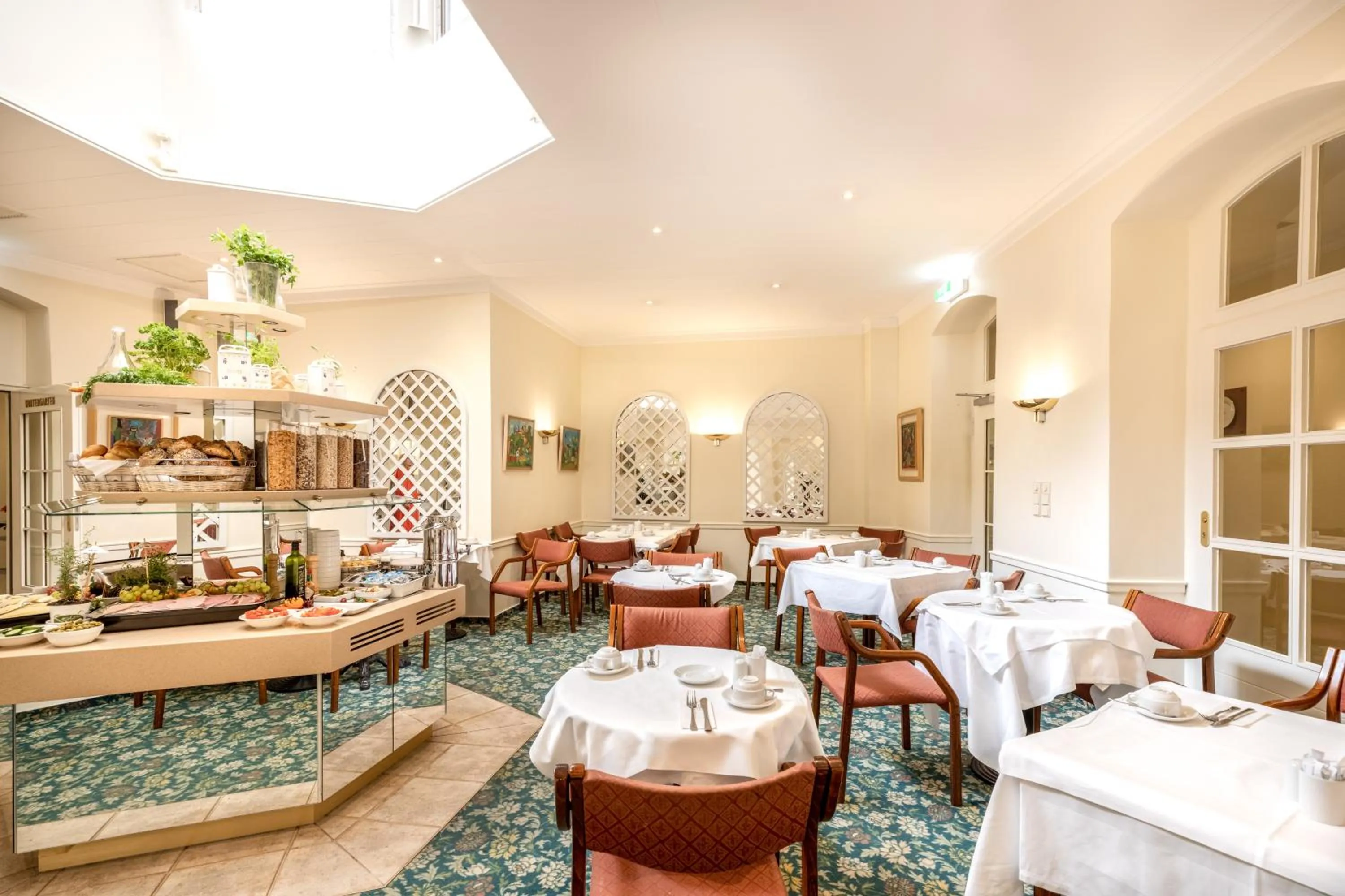 Breakfast in Hotel Kronprinz Berlin