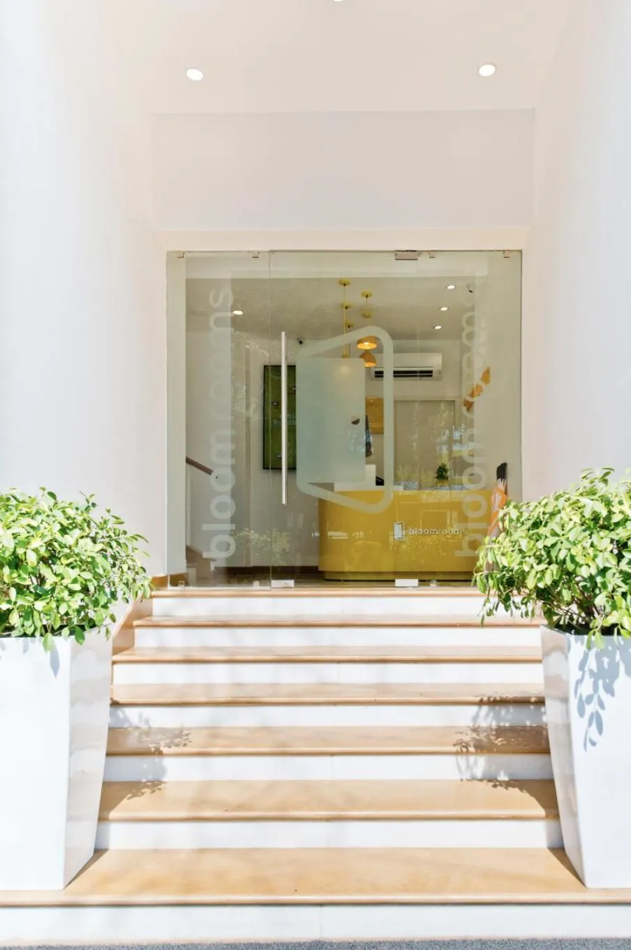 Facade/entrance in bloomrooms @ City Centre