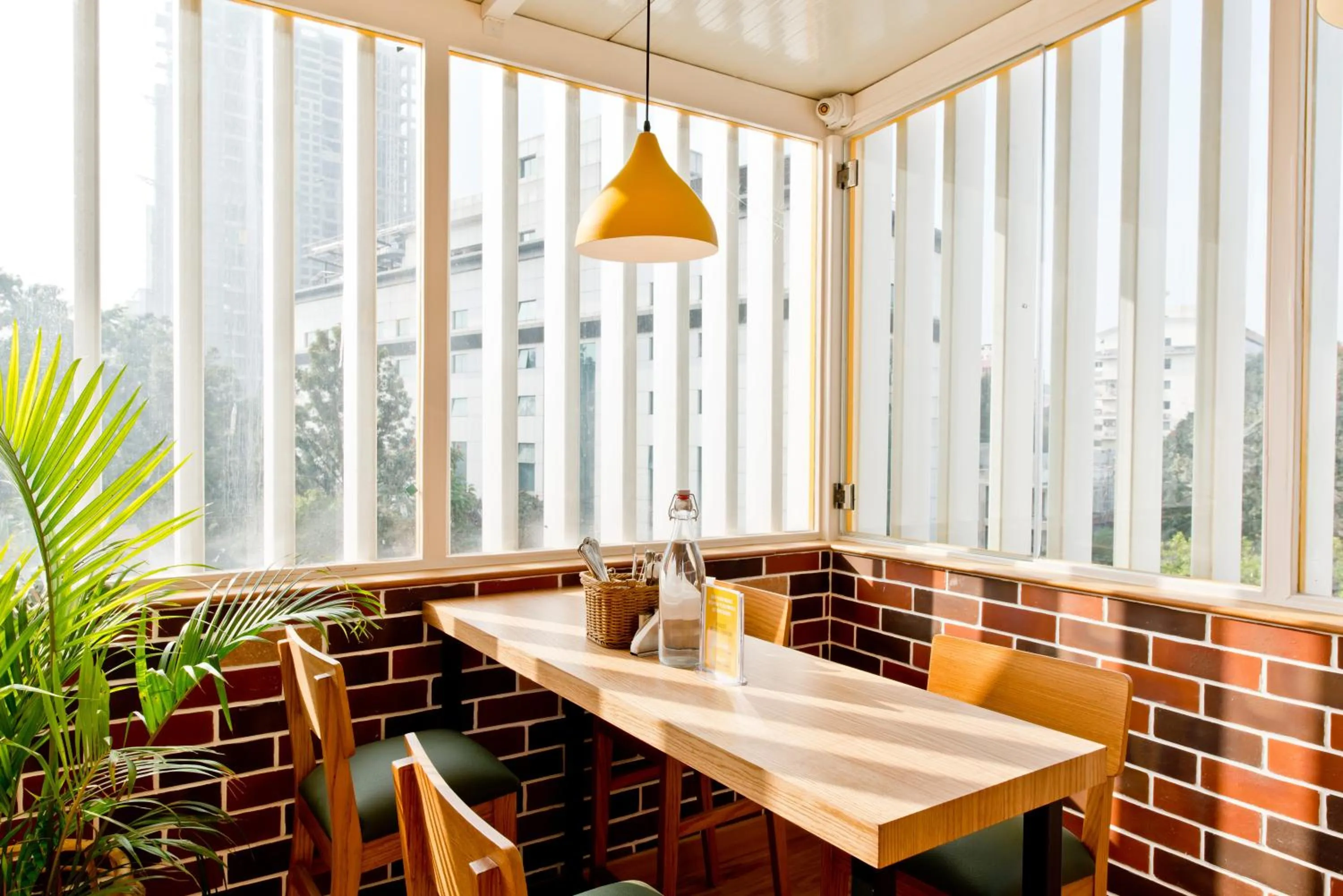 Restaurant/places to eat in bloomrooms @ City Centre