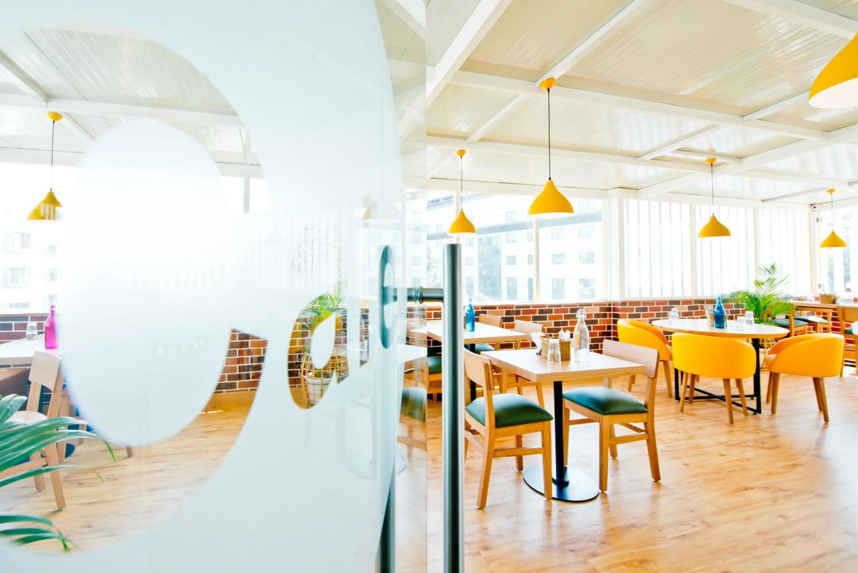 Restaurant/places to eat in bloomrooms @ City Centre