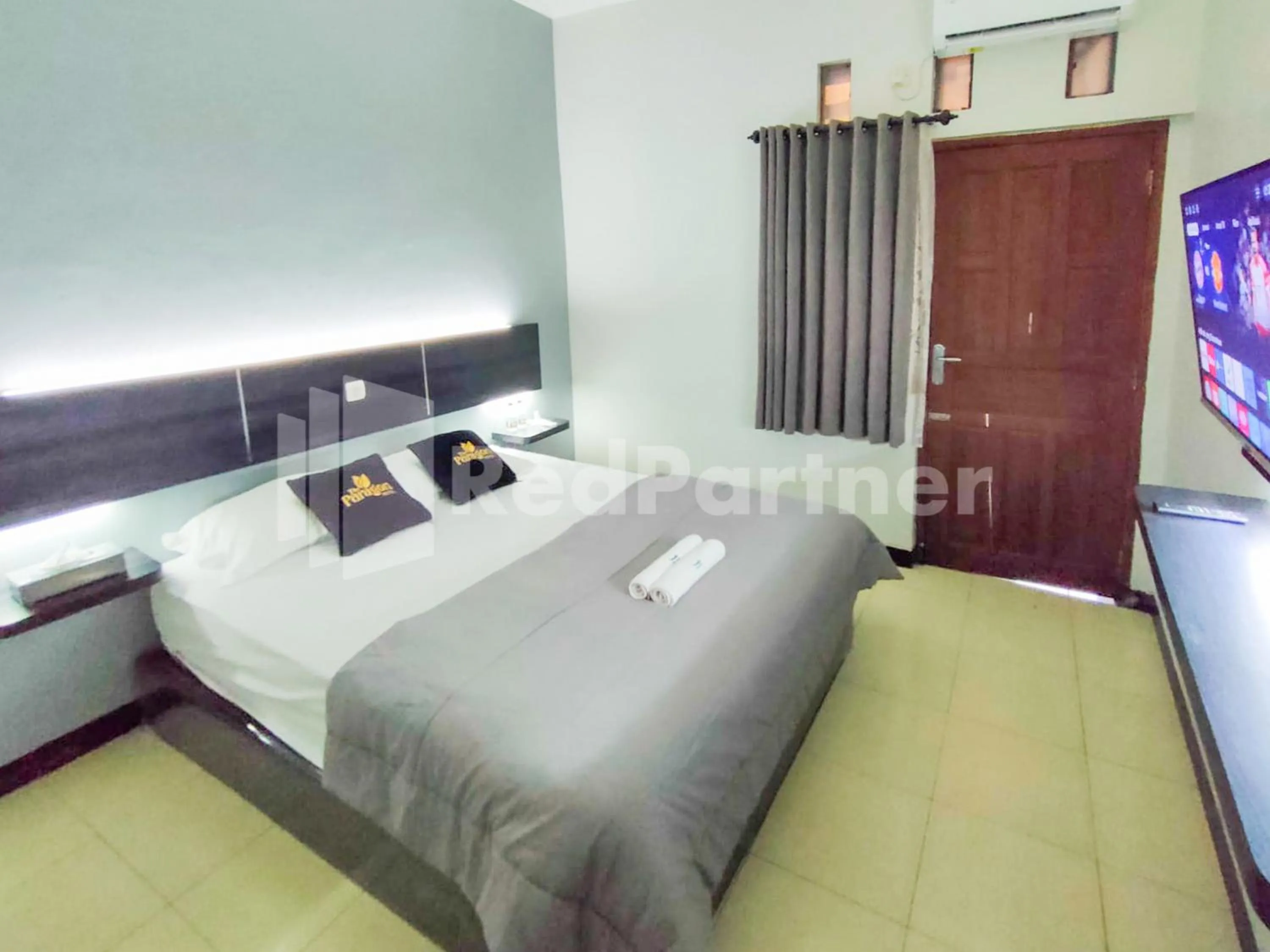 Bed in SPOT ON 2815 Hotel Damai