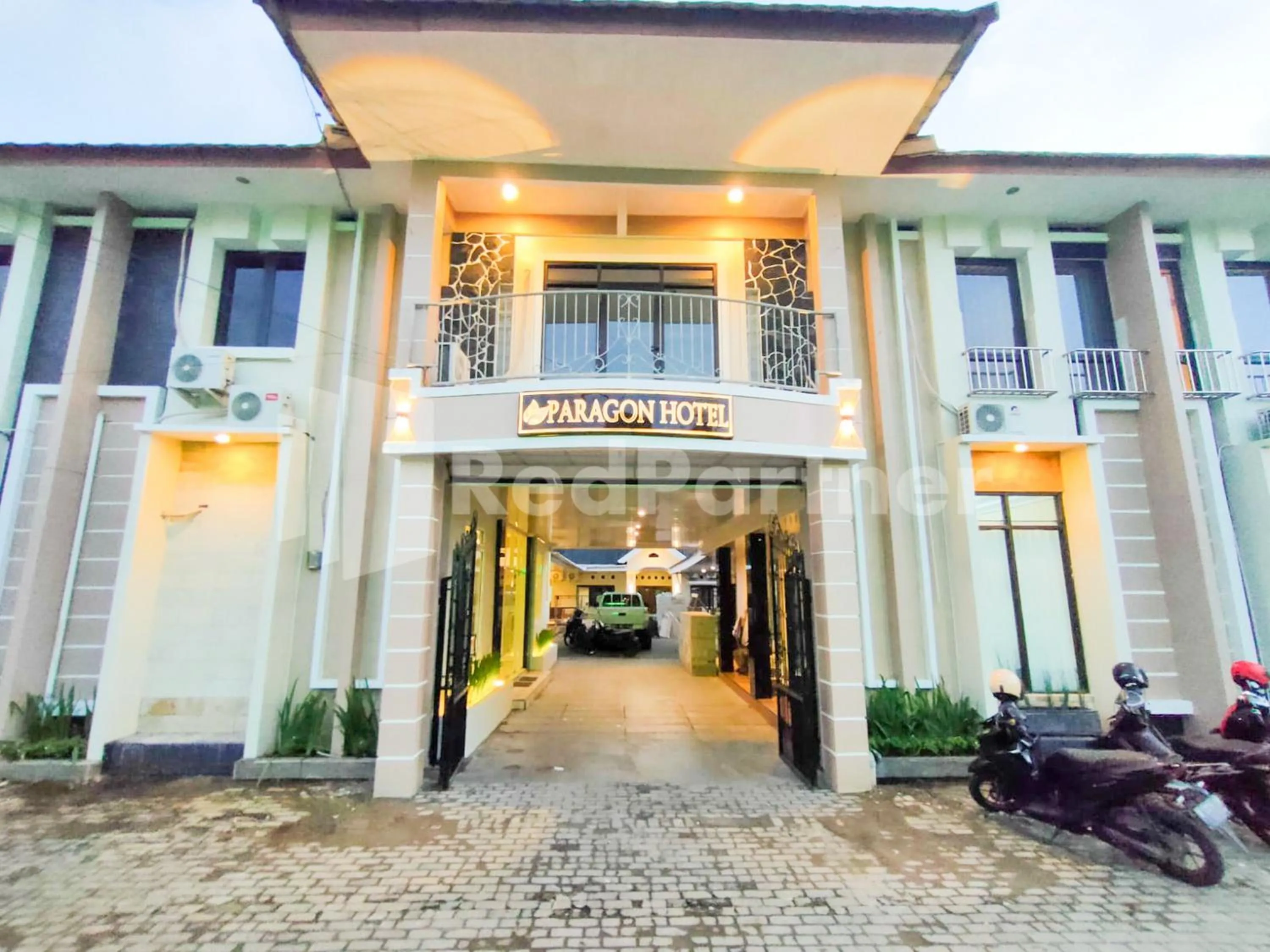 Property building in SPOT ON 2815 Hotel Damai