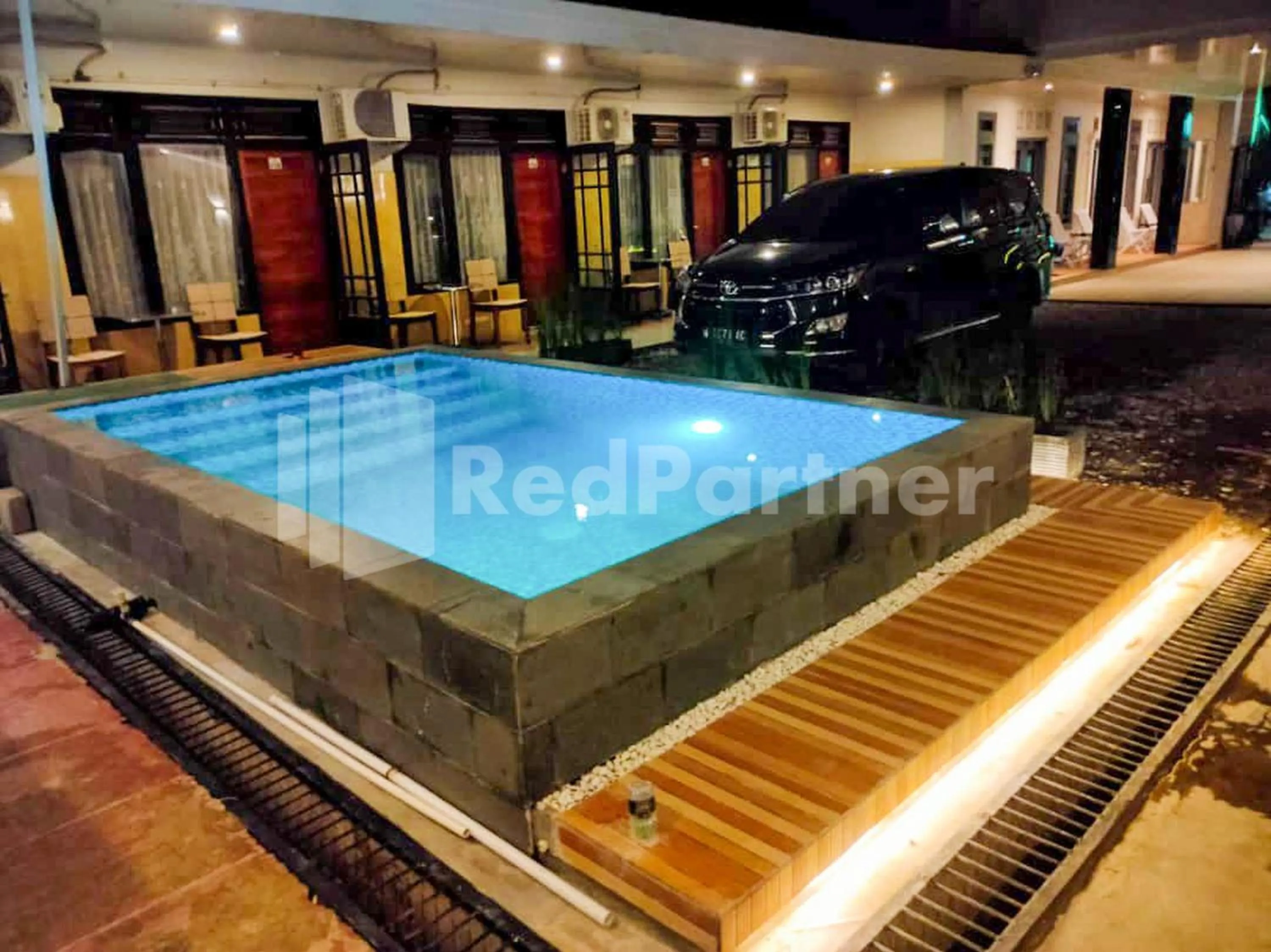 Swimming pool in SPOT ON 2815 Hotel Damai
