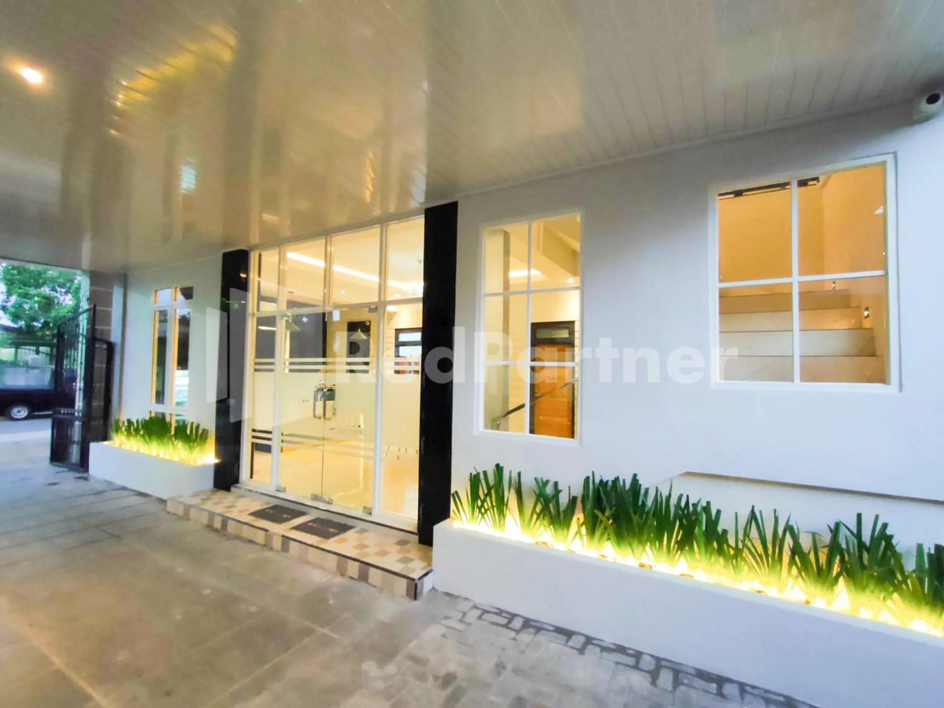Property building in SPOT ON 2815 Hotel Damai
