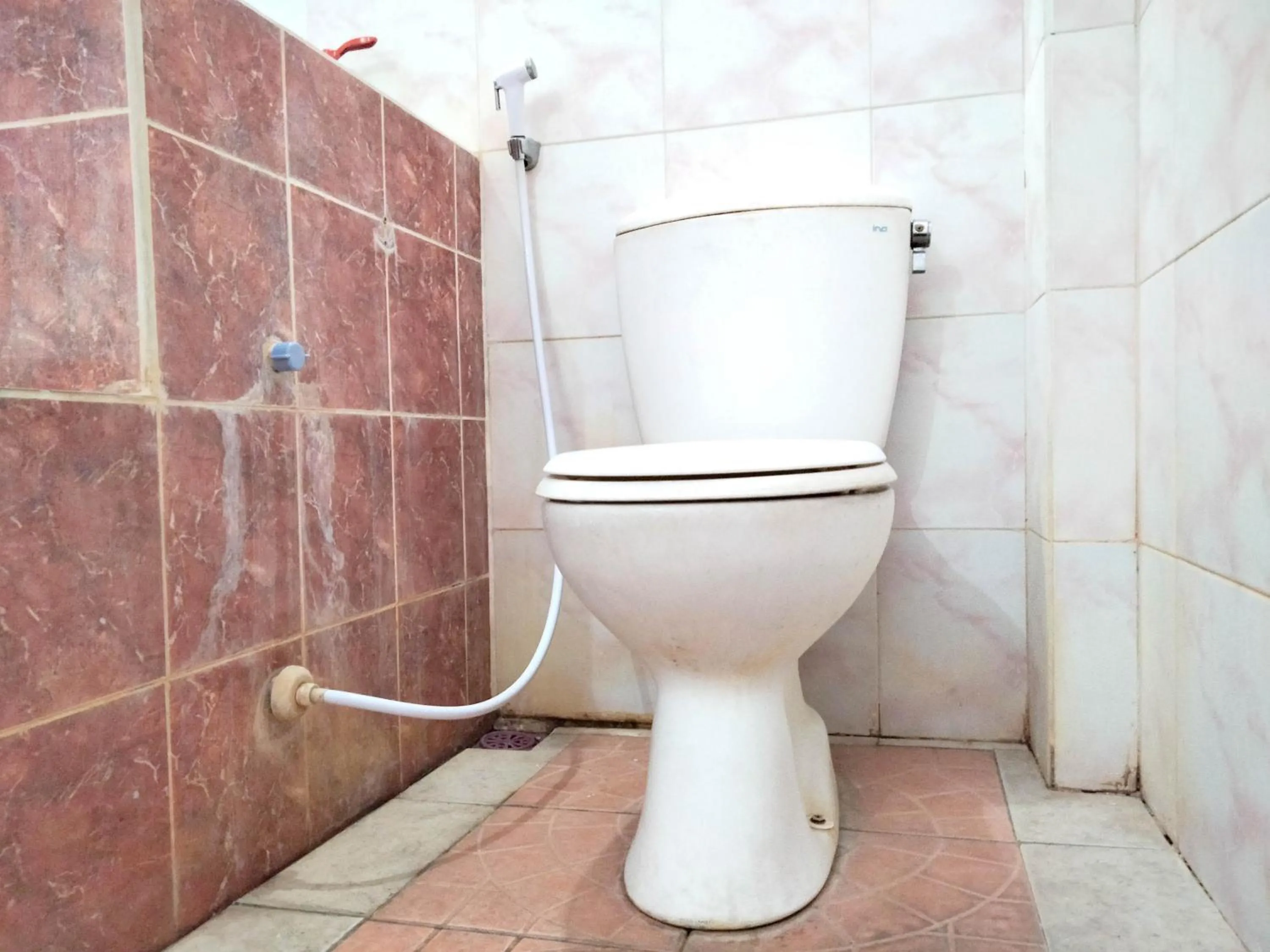 Bathroom in Sartika Hotel Mitra RedDoorz Pati