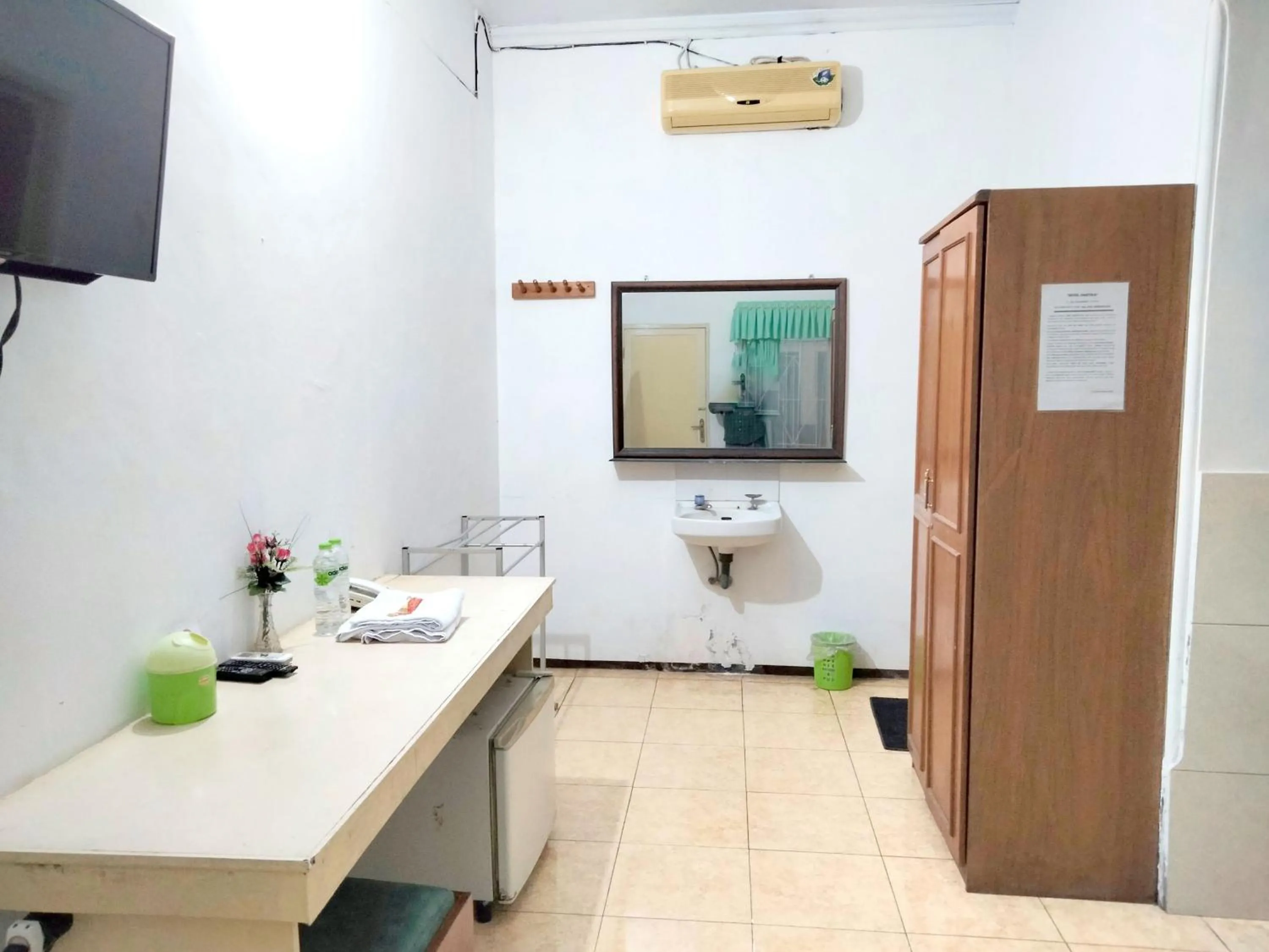 Bedroom in Sartika Hotel Mitra RedDoorz Pati