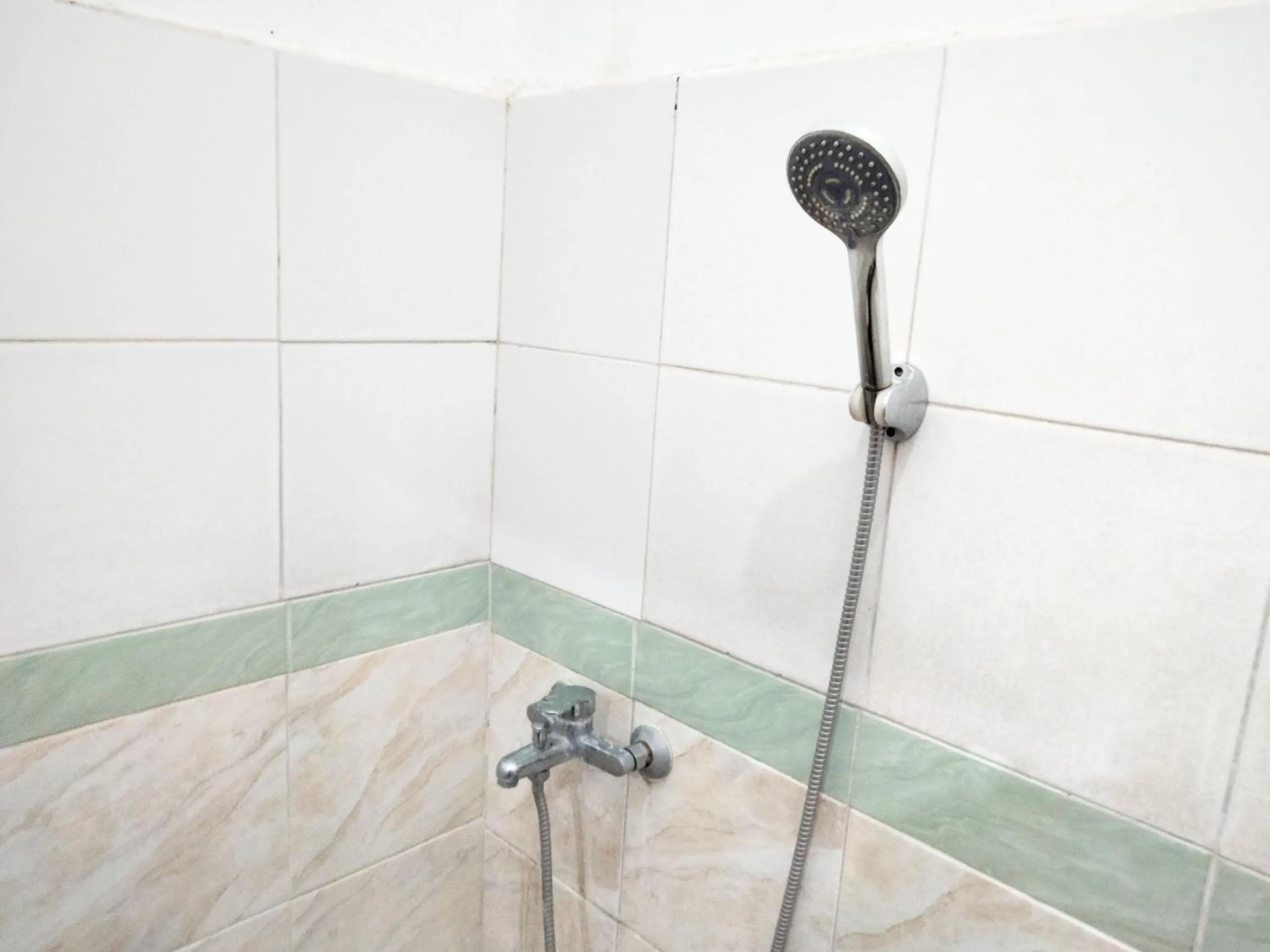 Bathroom in Sartika Hotel Mitra RedDoorz Pati