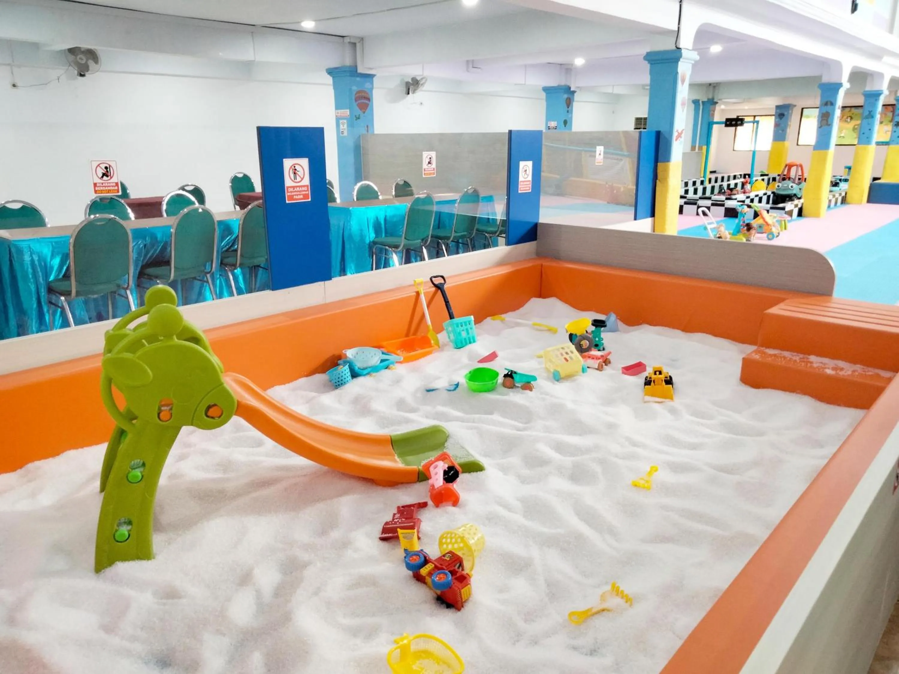 Children play ground in Sartika Hotel Mitra RedDoorz Pati