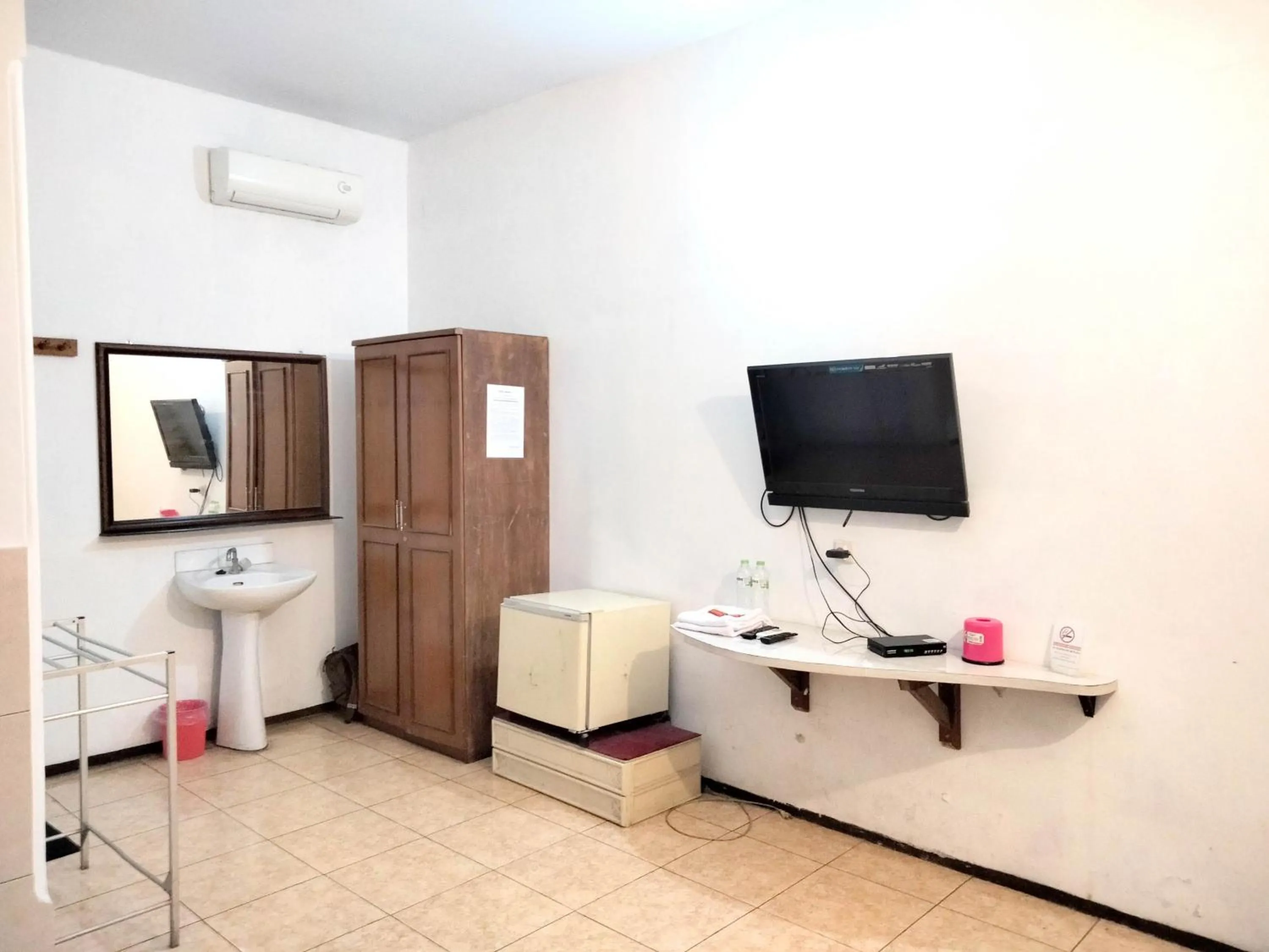 Bedroom in Sartika Hotel Mitra RedDoorz Pati