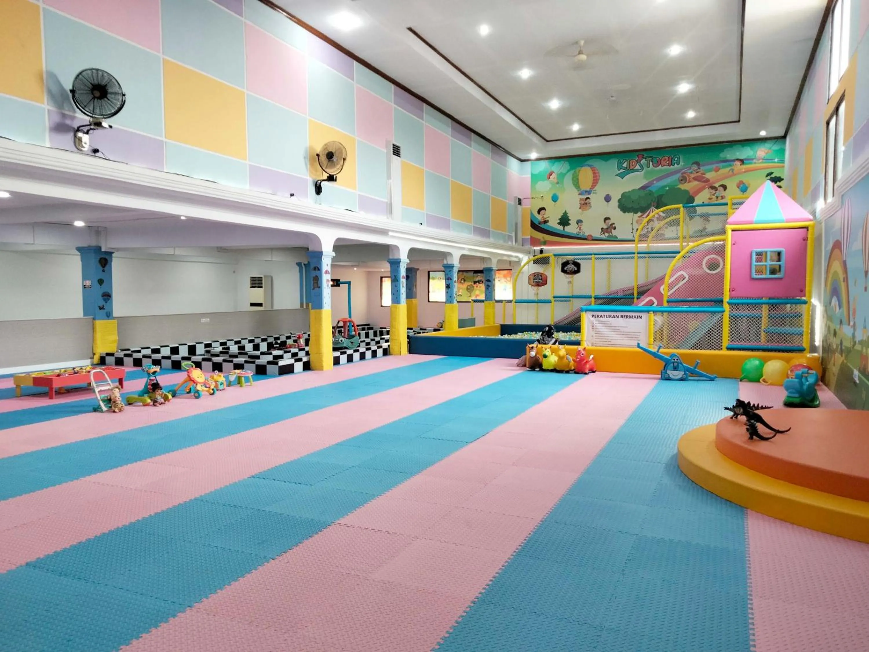 Children play ground in Sartika Hotel Mitra RedDoorz Pati