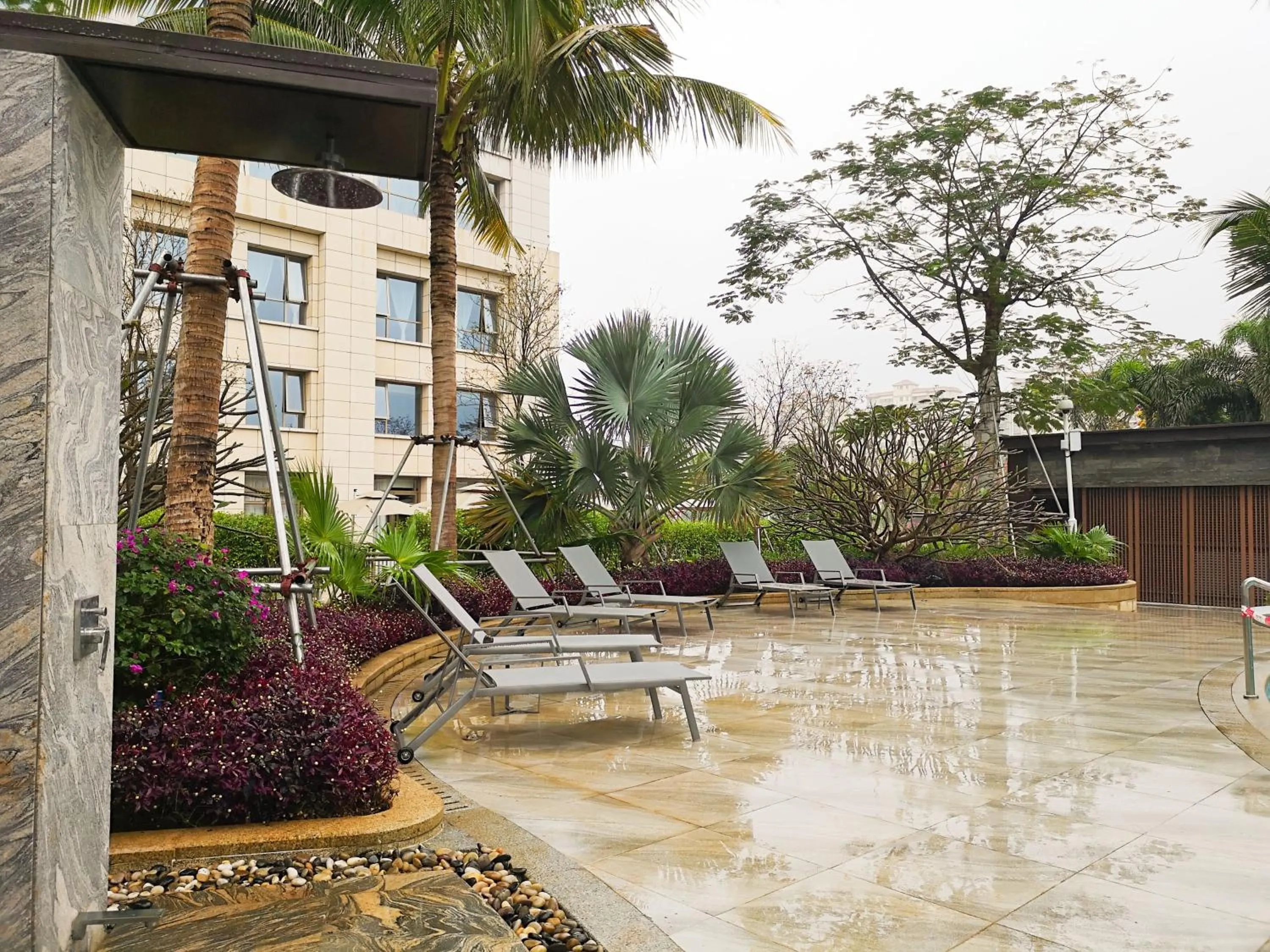 Swimming pool in Vignette Collection Haikou Yatter Hotel by IHG