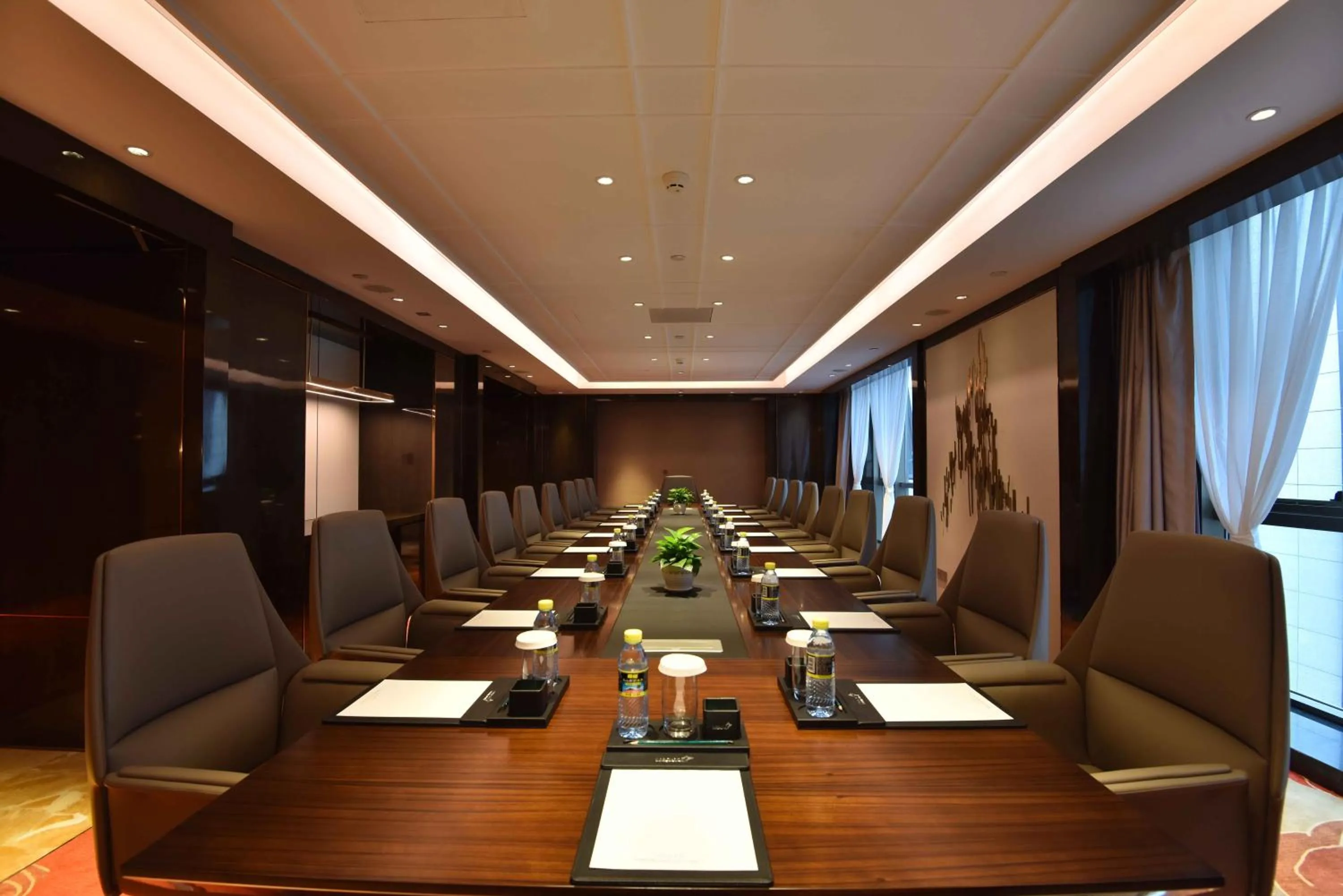 Business facilities in Vignette Collection Haikou Yatter Hotel by IHG