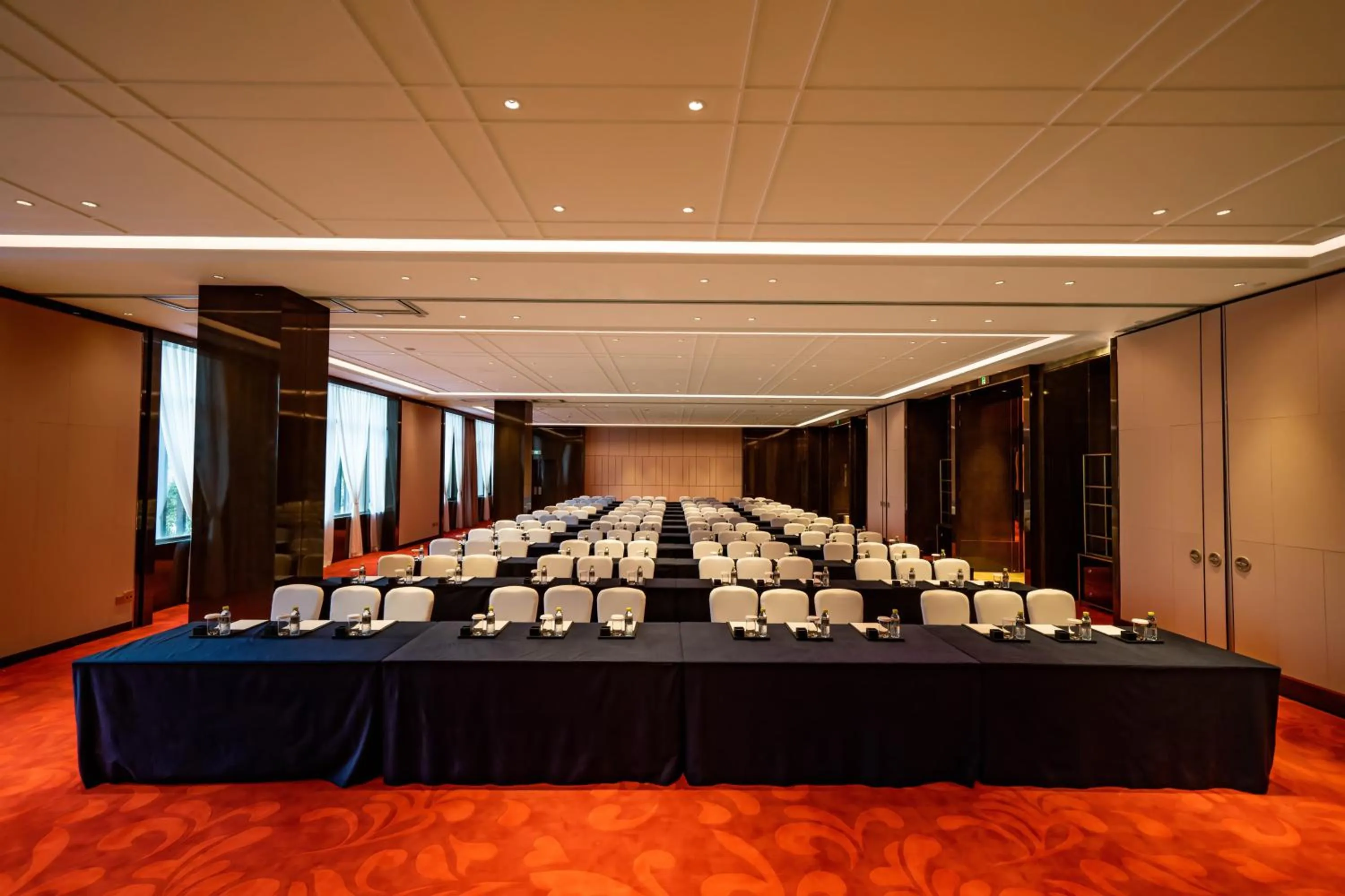 Meeting/conference room in Vignette Collection Haikou Yatter Hotel by IHG