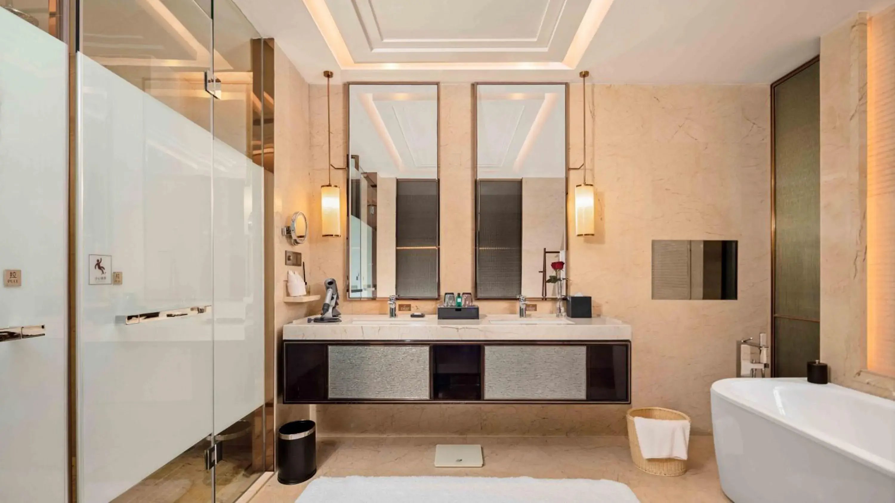 Standard Super King Room in Vignette Collection Haikou Yatter Hotel by IHG Standard Super King Room in Vignette Collection Haikou Yatter Hotel by IHG