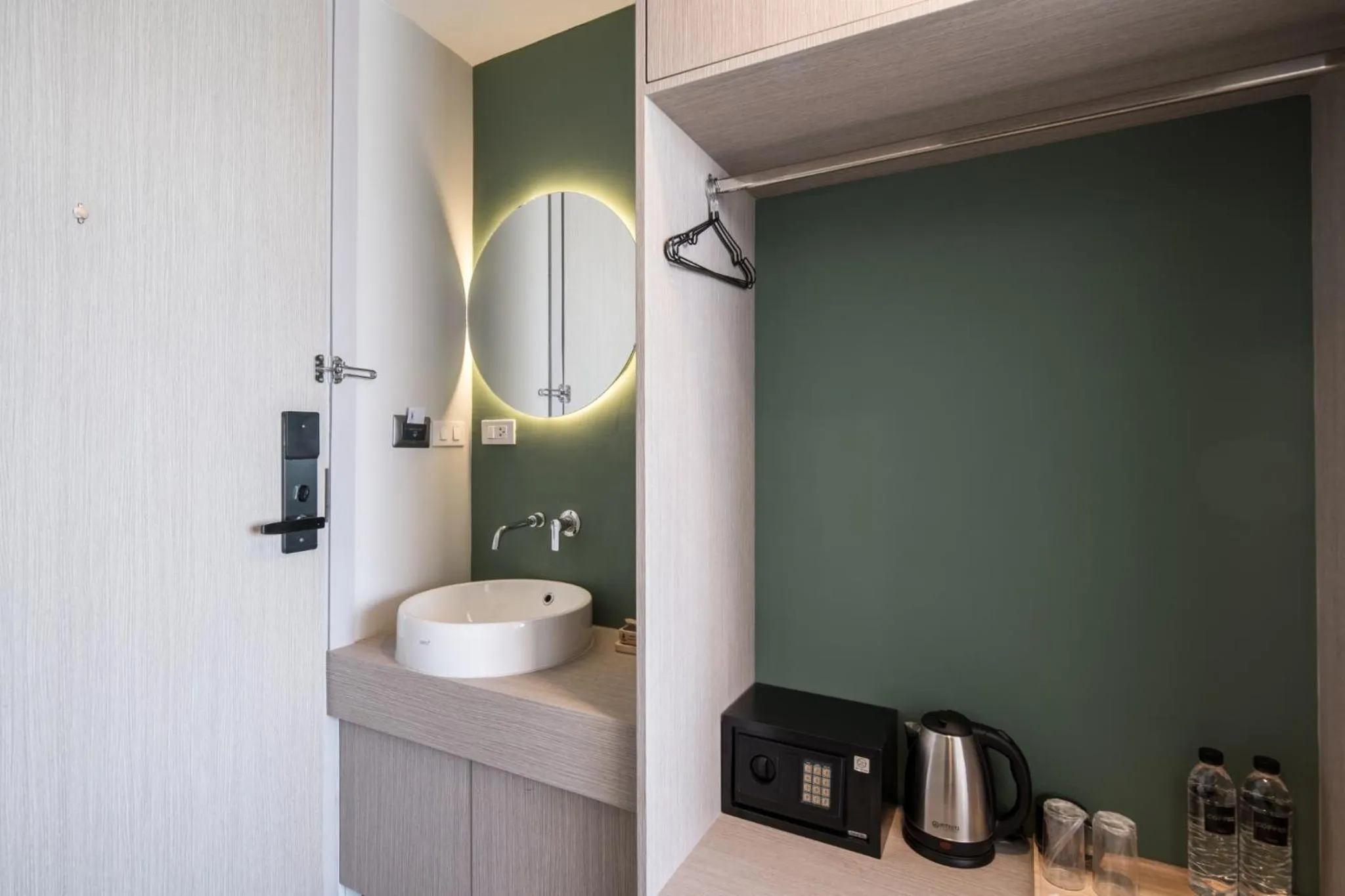 Coffee/tea facilities in Yanud Residence