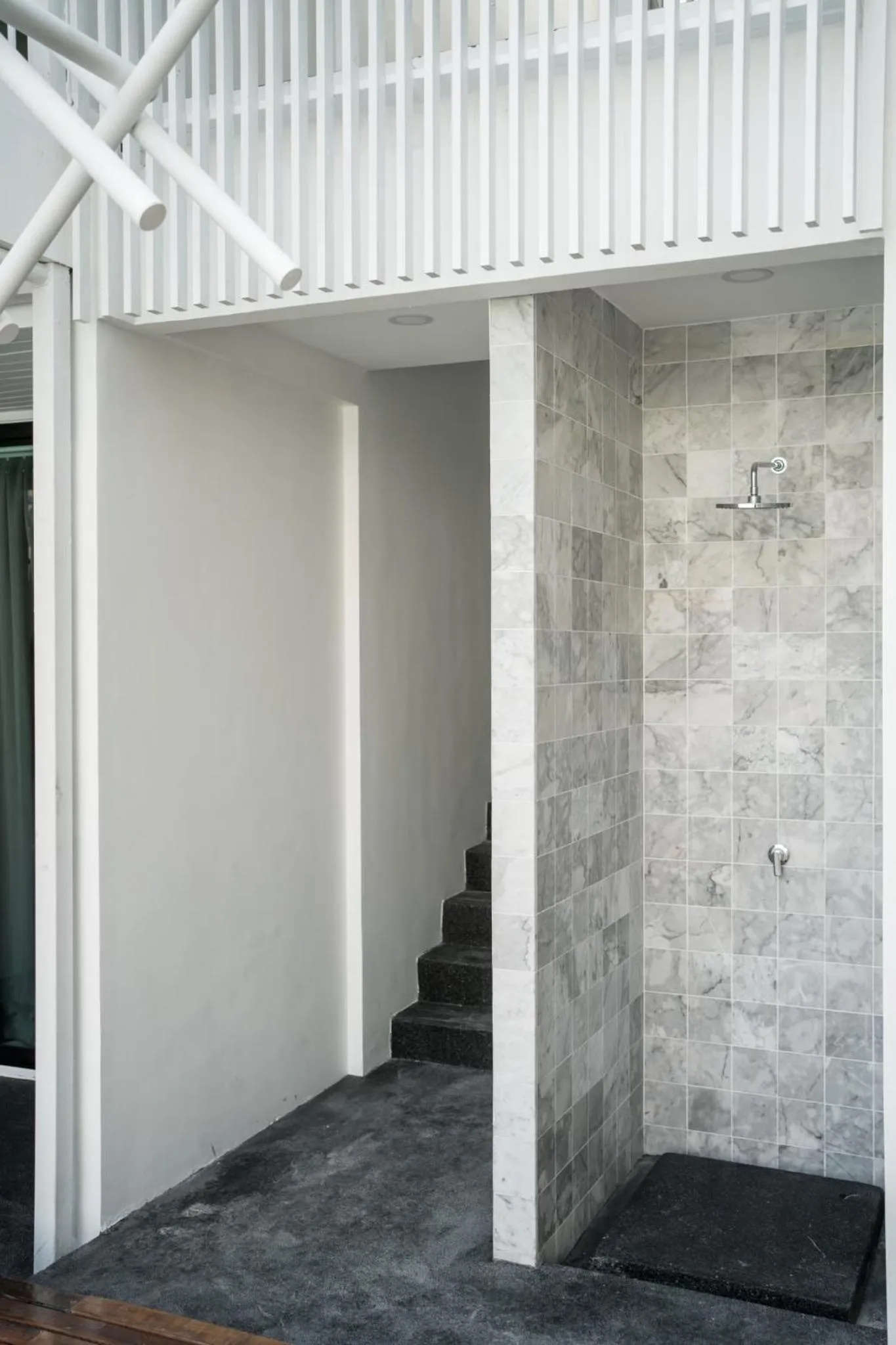 Facade/entrance in Yanud Residence