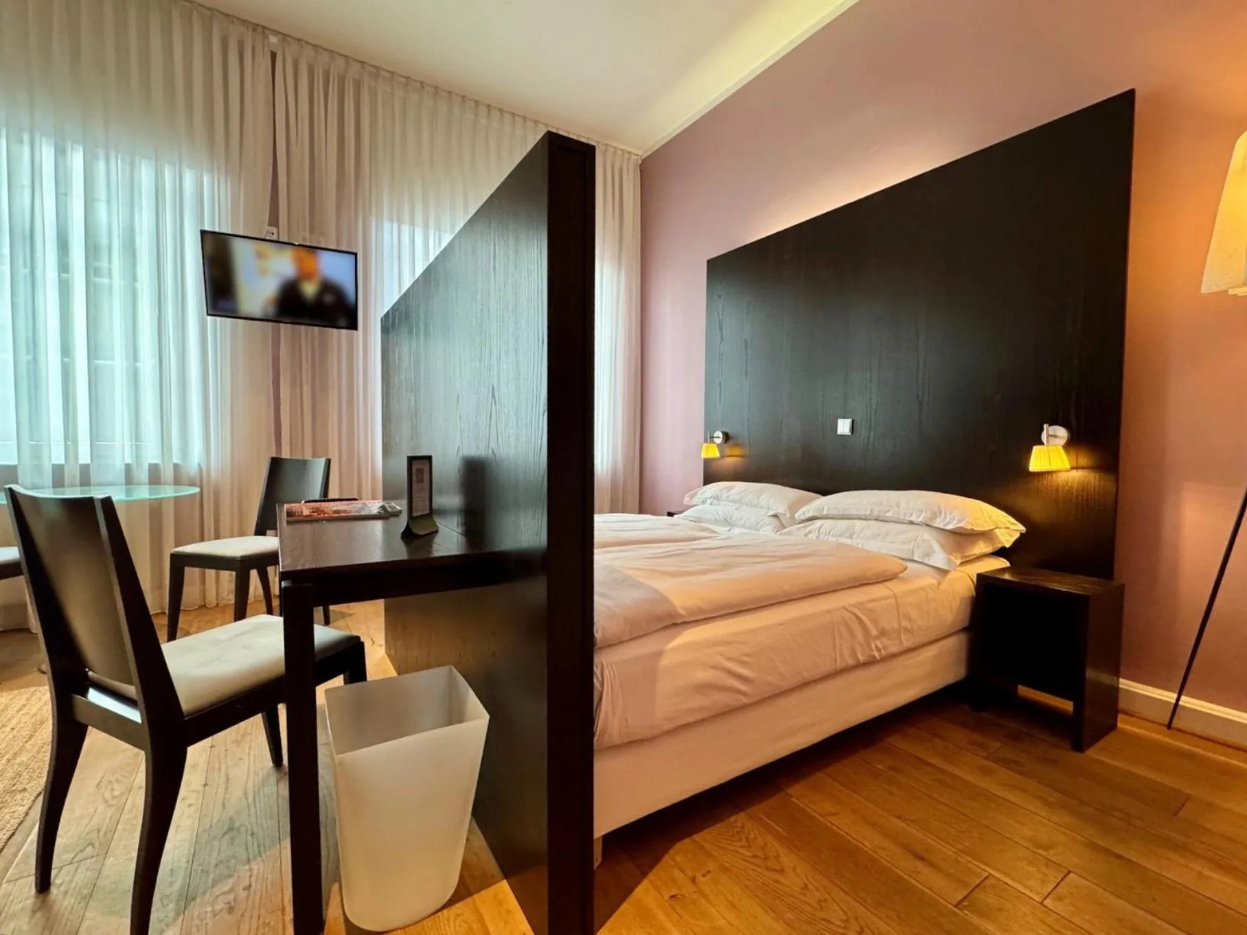 Bed in The New Yorker Hotel Köln-Messe