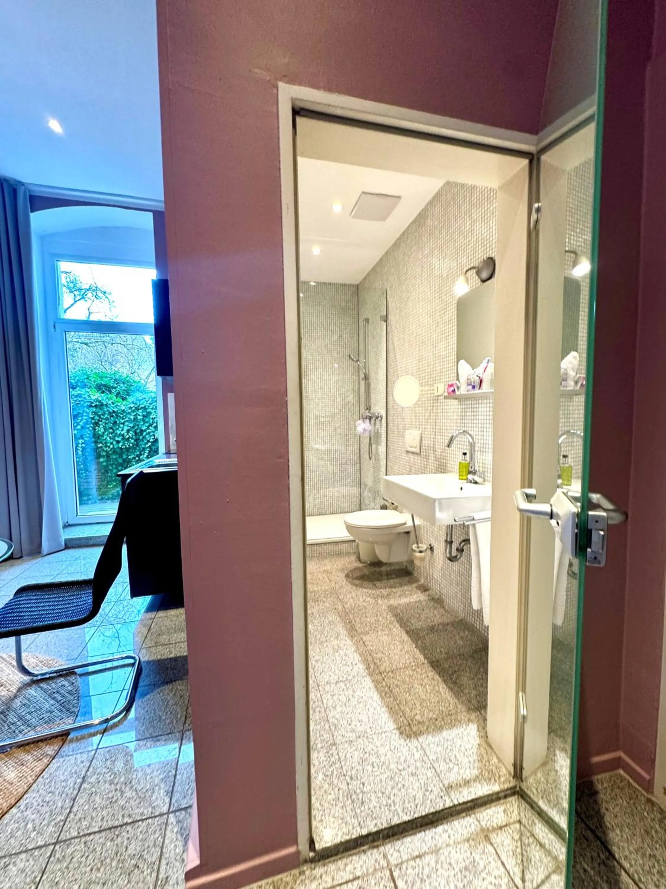 Bathroom in The New Yorker Hotel Köln-Messe