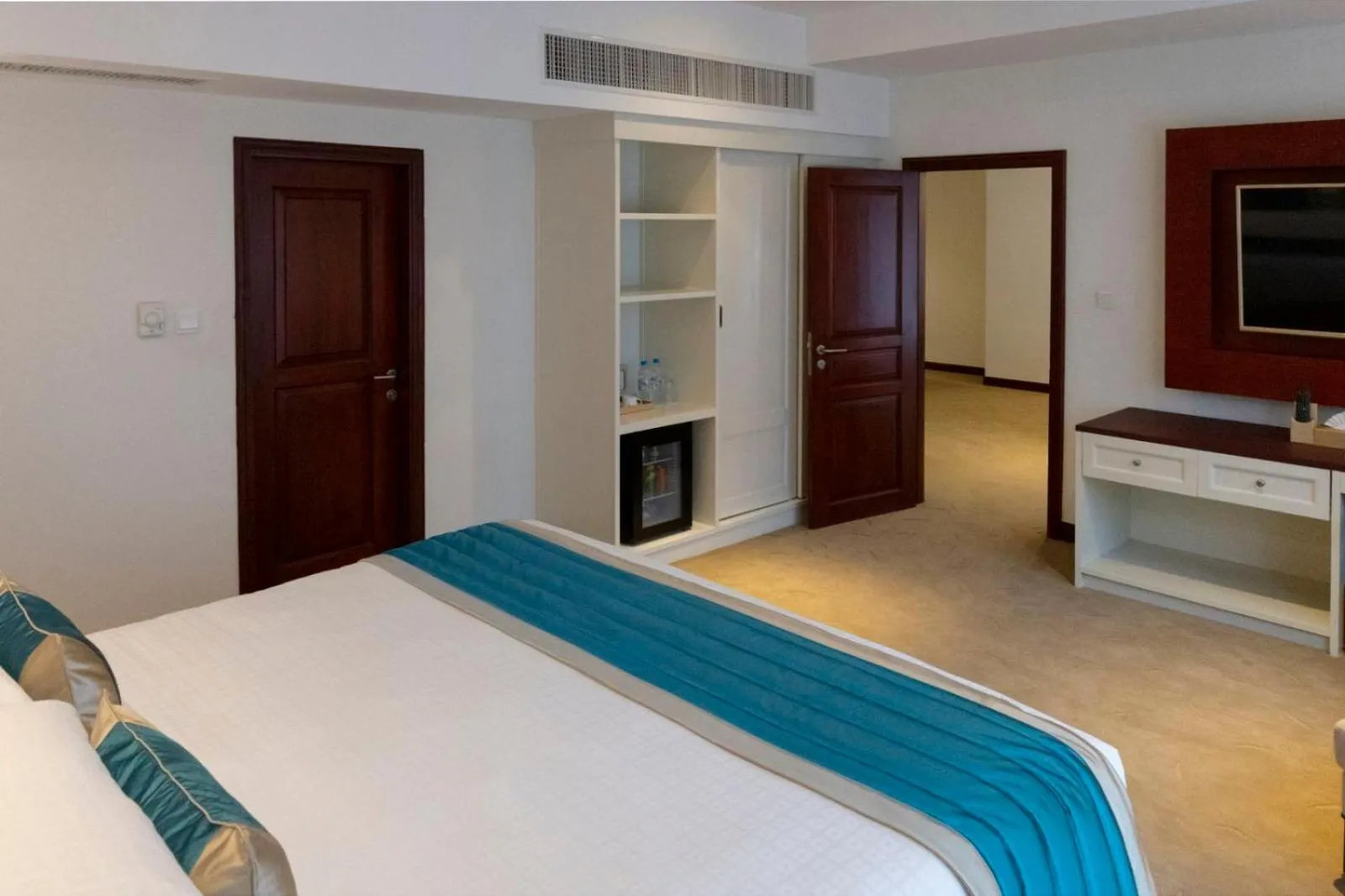 View (from property/room), Bed in Yangon Thanlwin Hotel