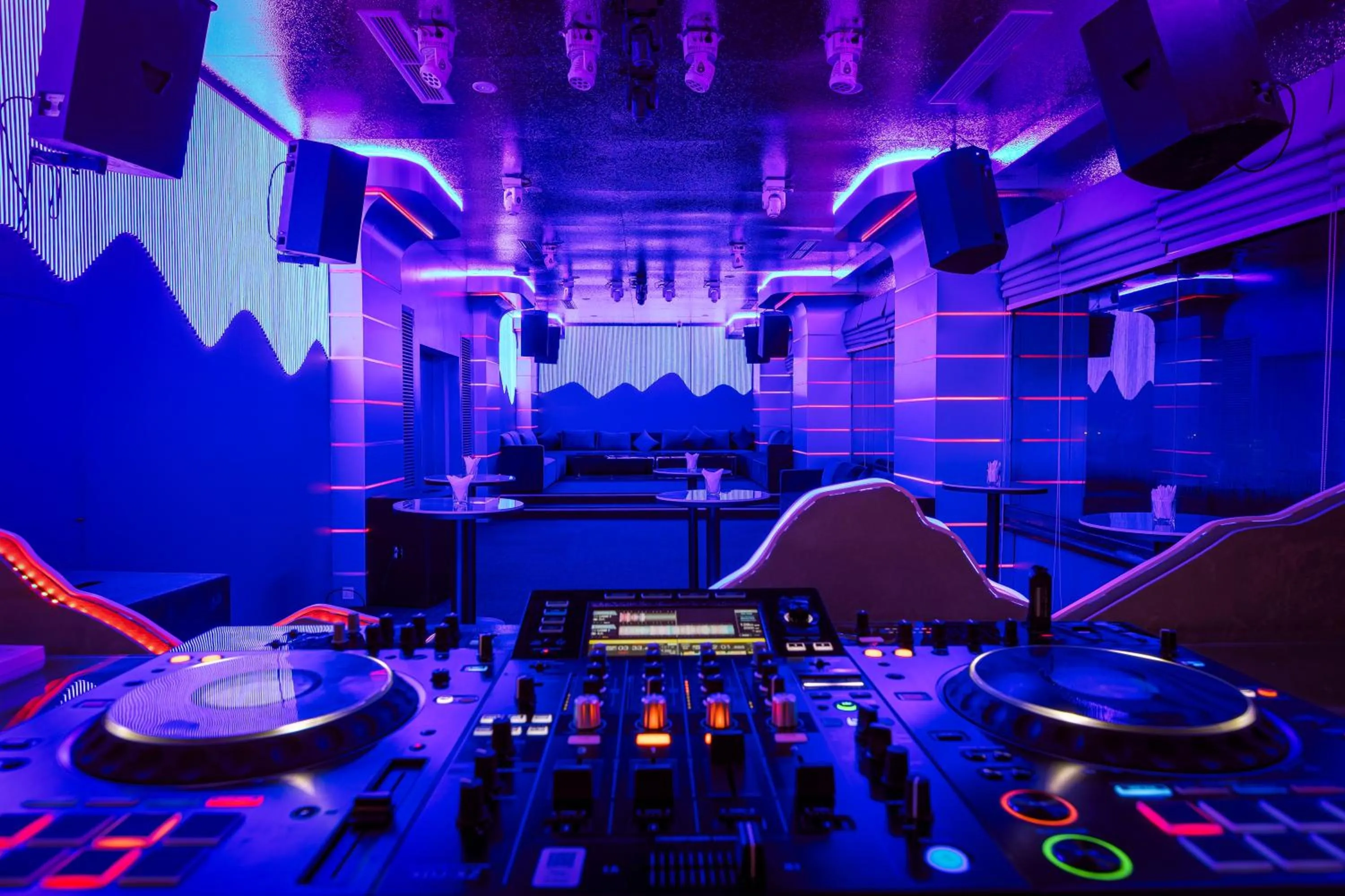 Lounge or bar in Yangon Thanlwin Hotel