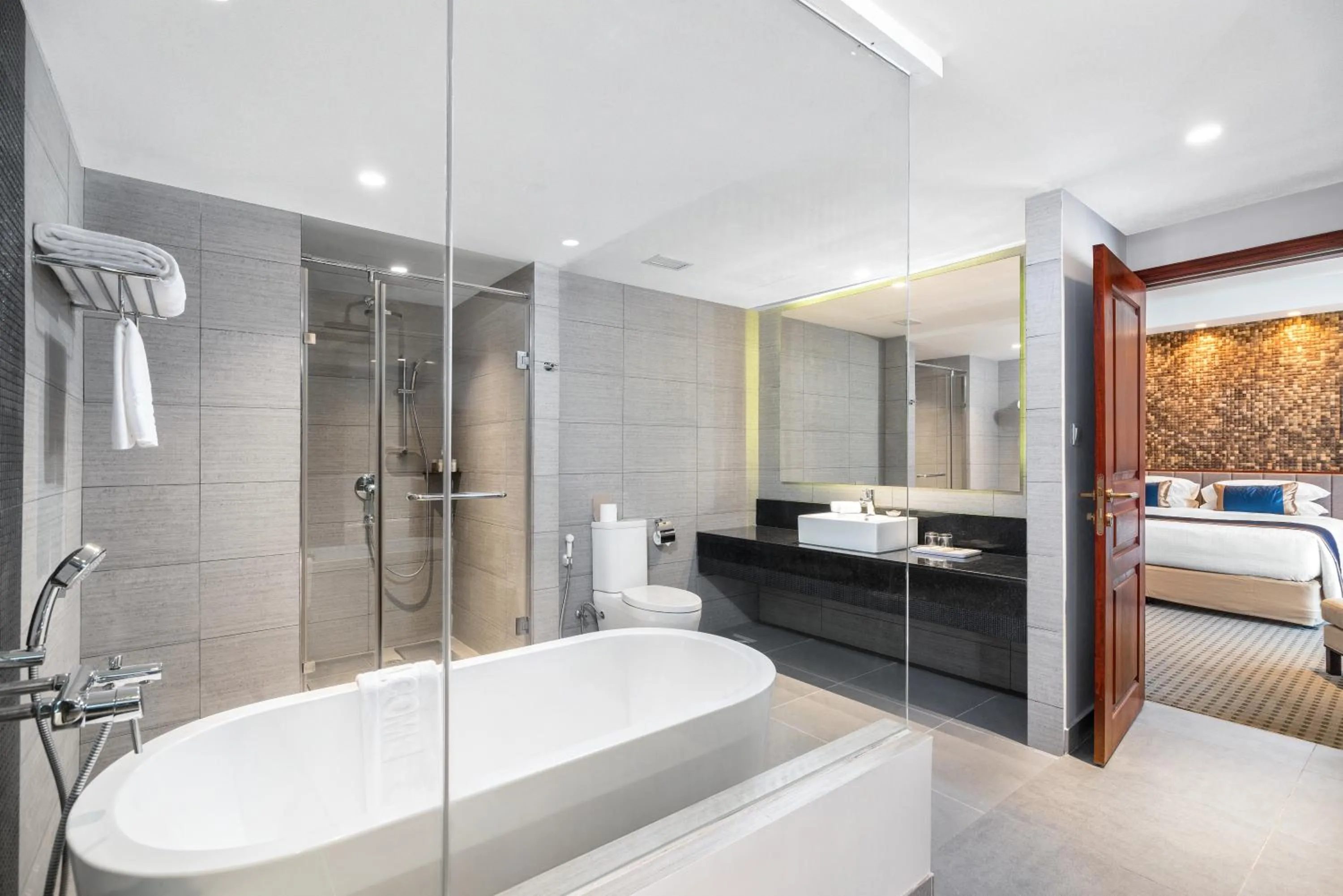 Bathroom, Bed in Yangon Thanlwin Hotel