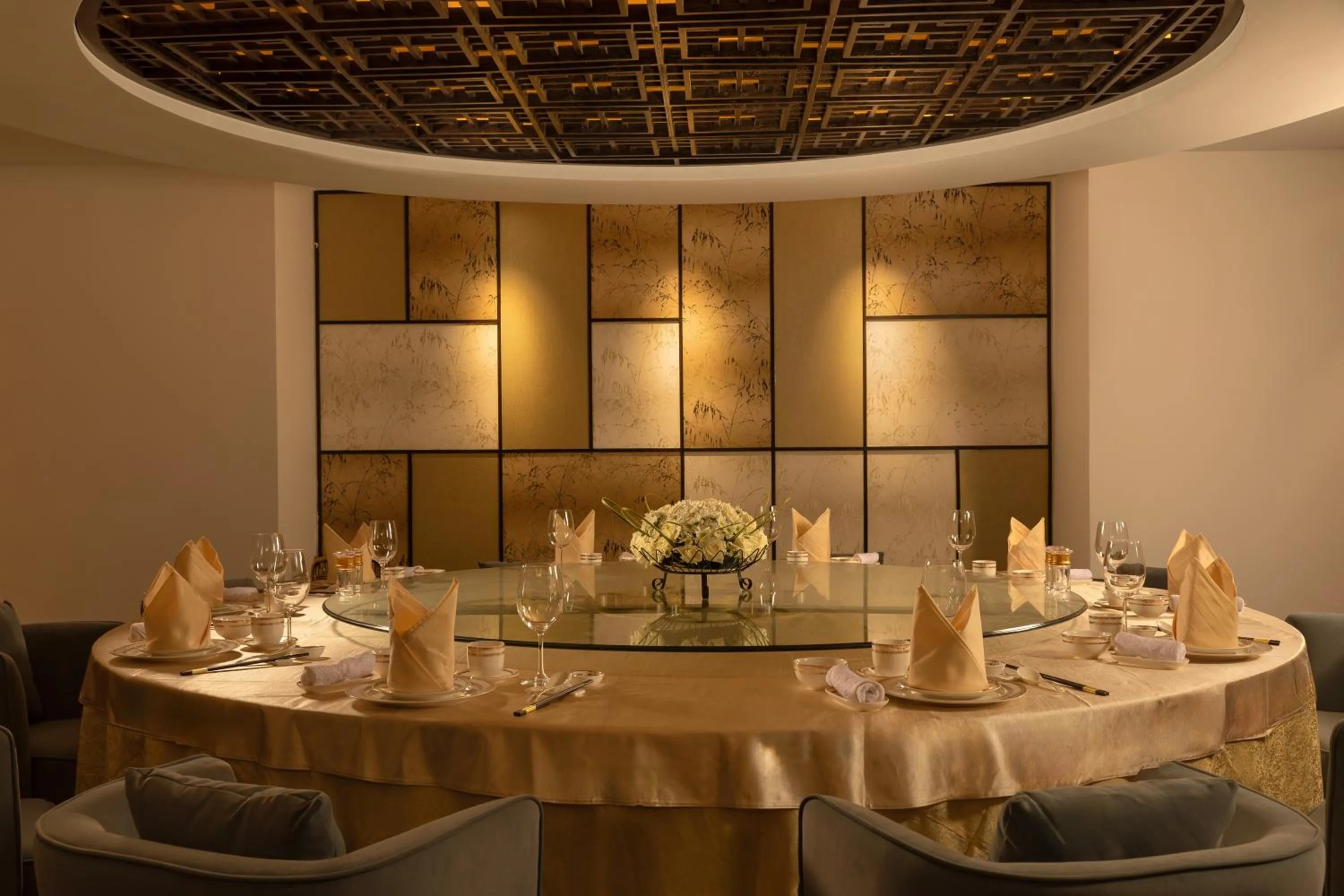 Restaurant/places to eat in Yangon Thanlwin Hotel