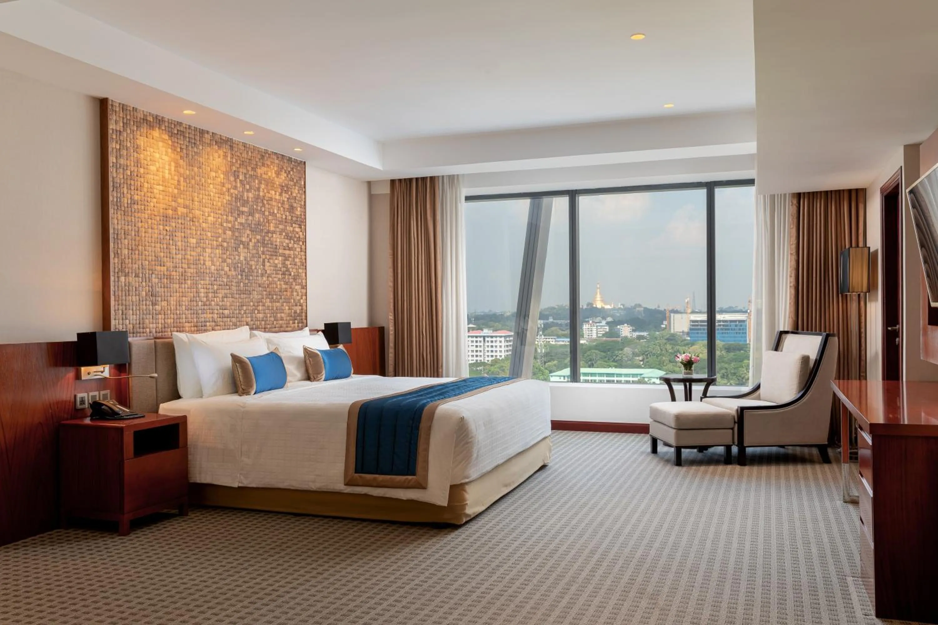 Bedroom, Bed in Yangon Thanlwin Hotel