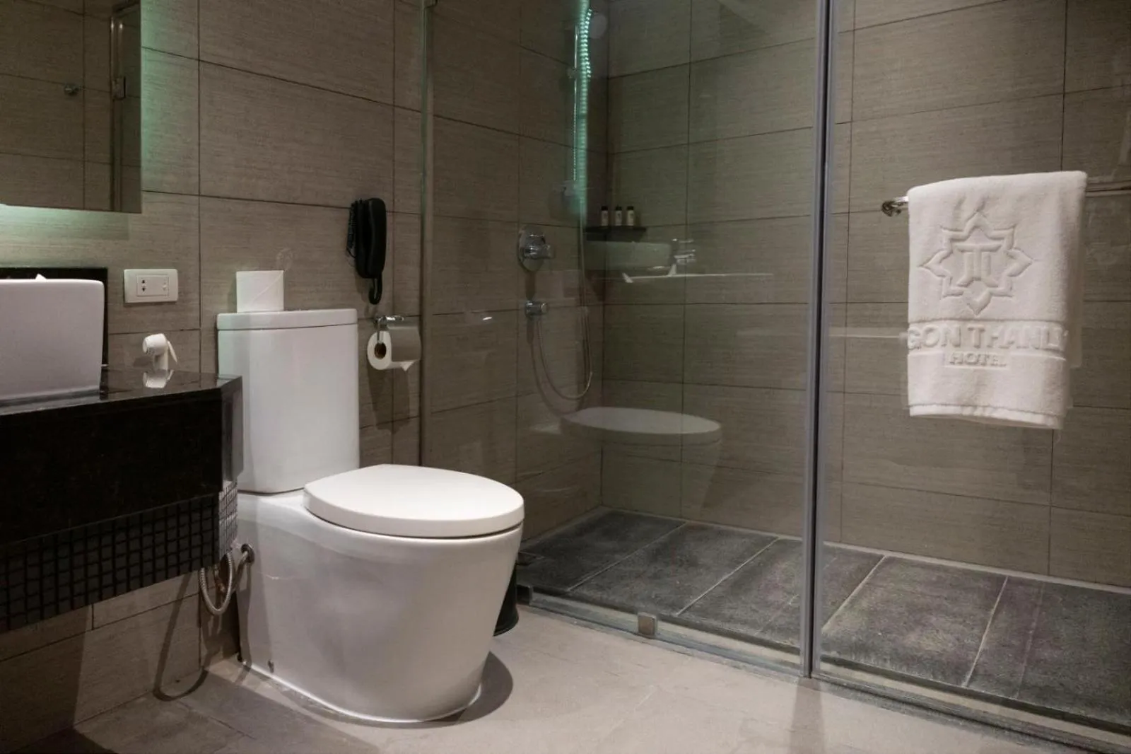 Bathroom in Yangon Thanlwin Hotel