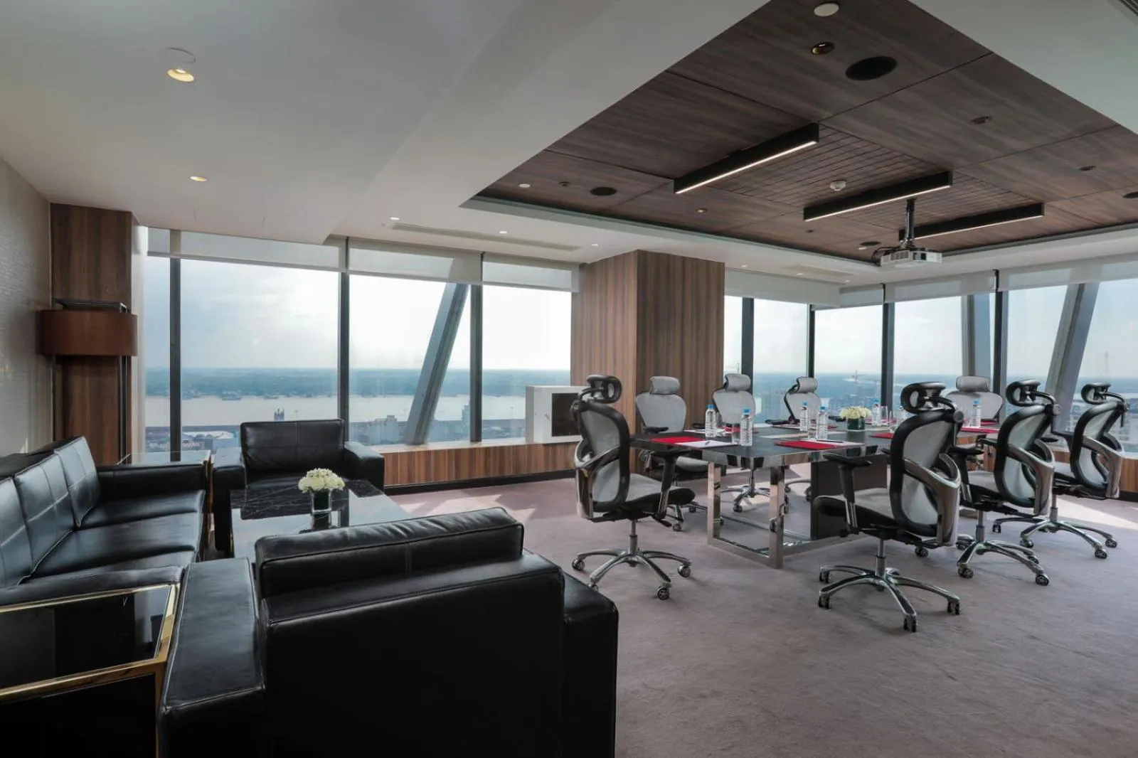 Business facilities in Yangon Thanlwin Hotel