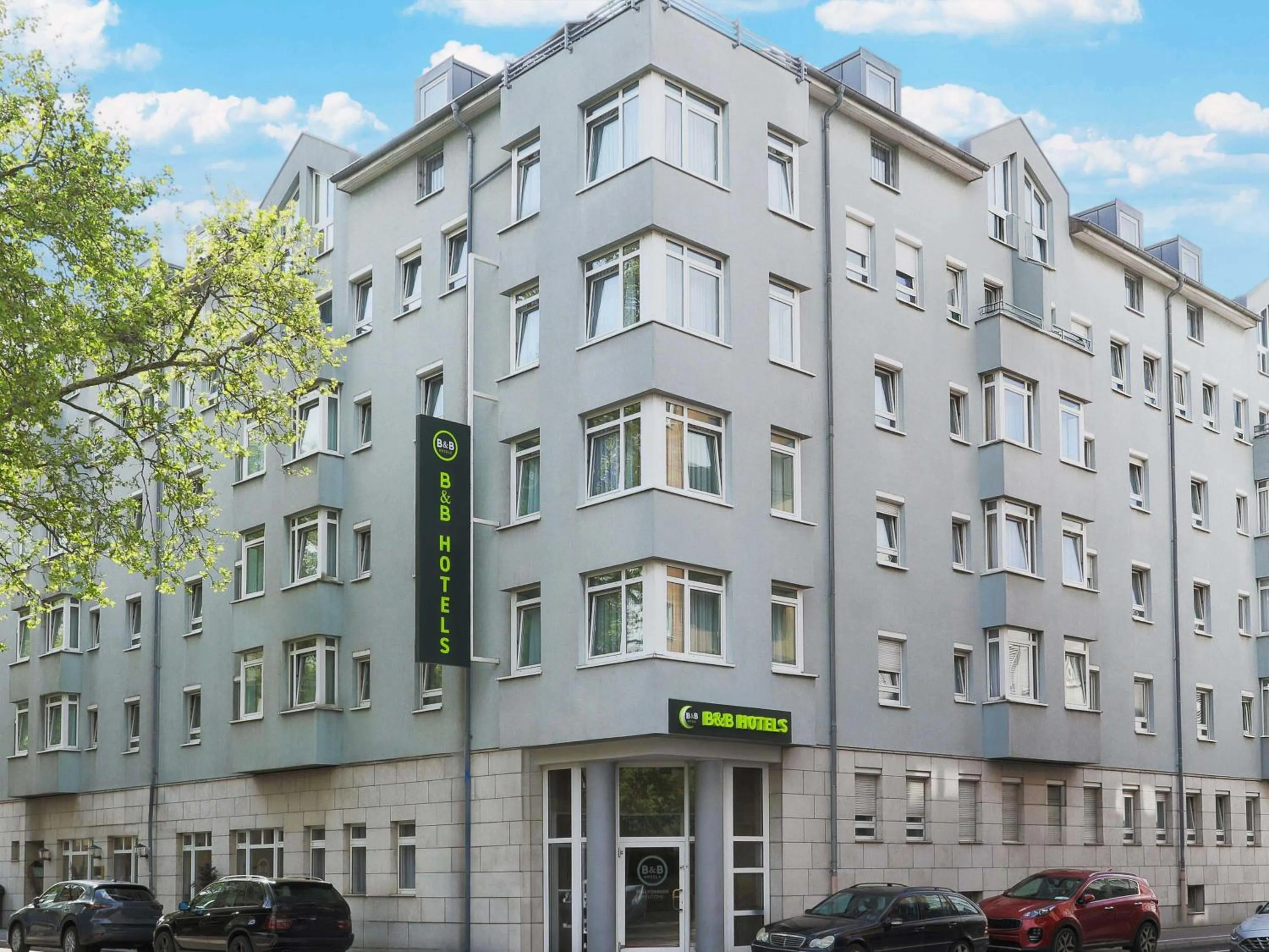 Property building in B&B HOTEL Mannheim-City