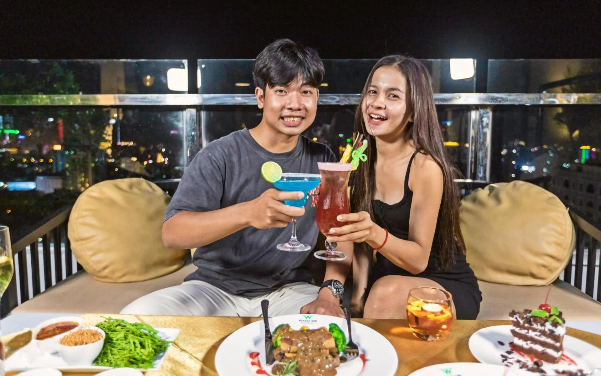 Lounge or bar in Poulo Wai Hotel, Trademark Collection by Wyndham