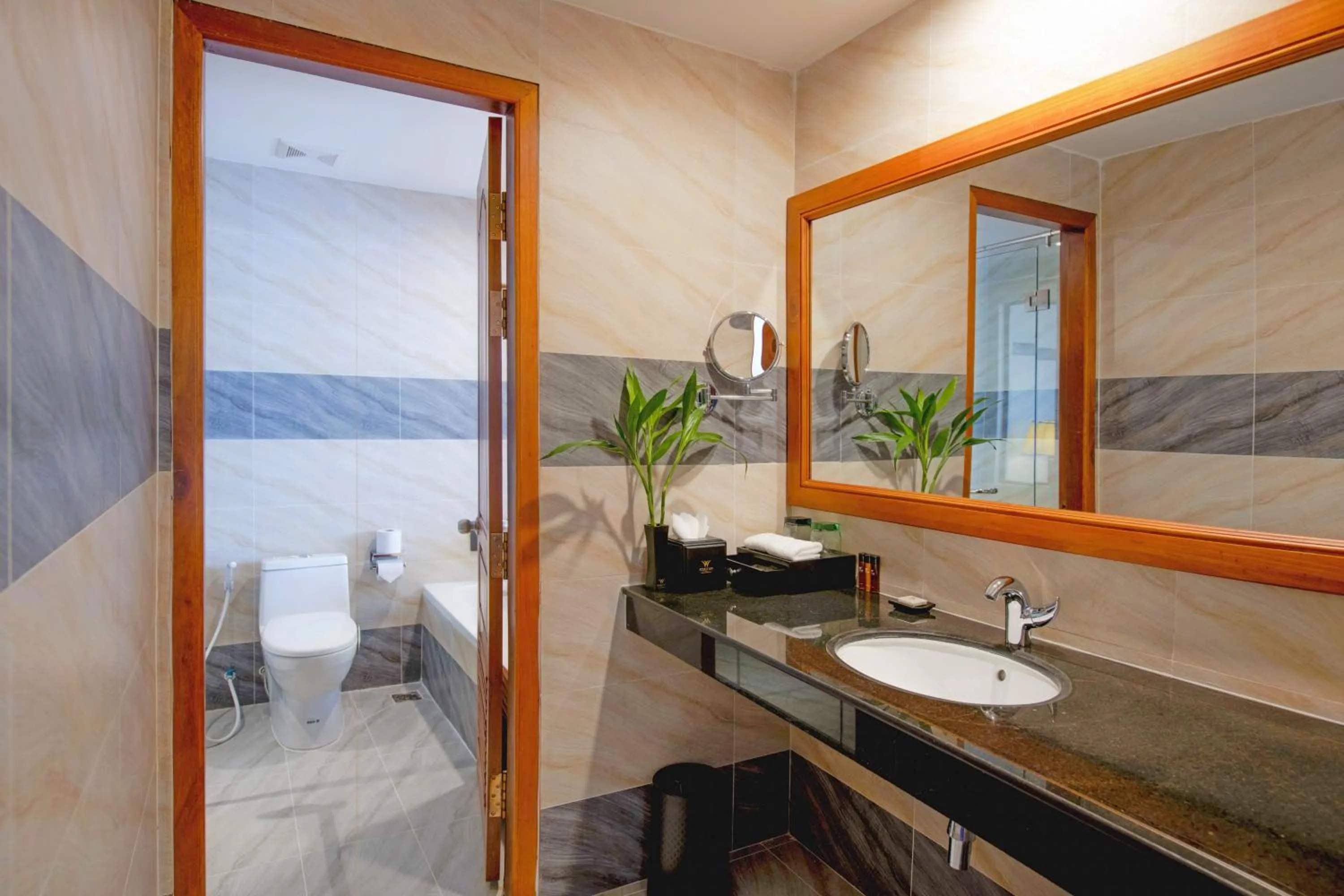 Shower in Poulo Wai Hotel, Trademark Collection by Wyndham