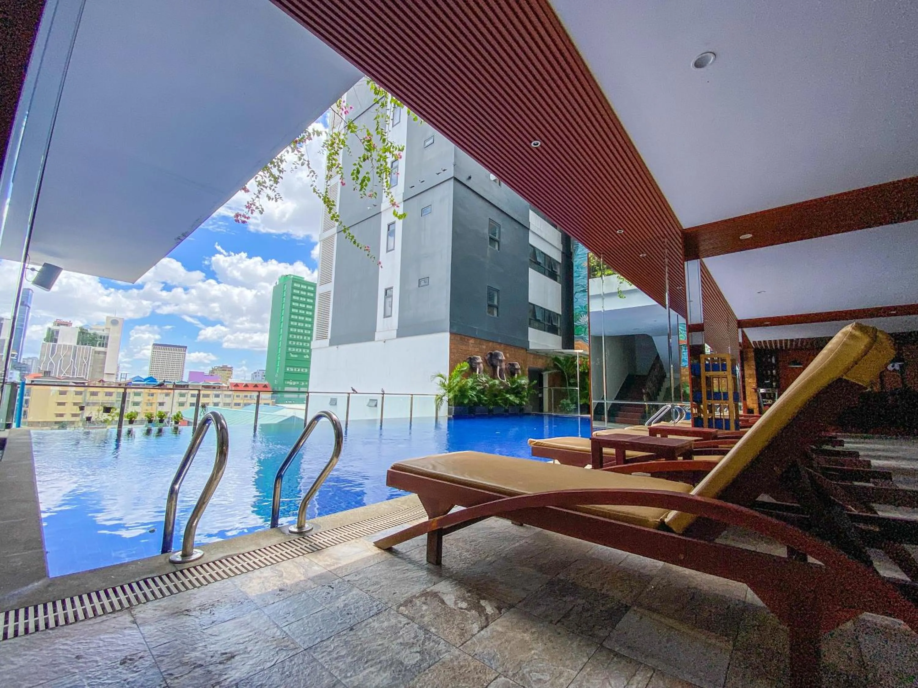 Swimming pool in Poulo Wai Hotel, Trademark Collection by Wyndham