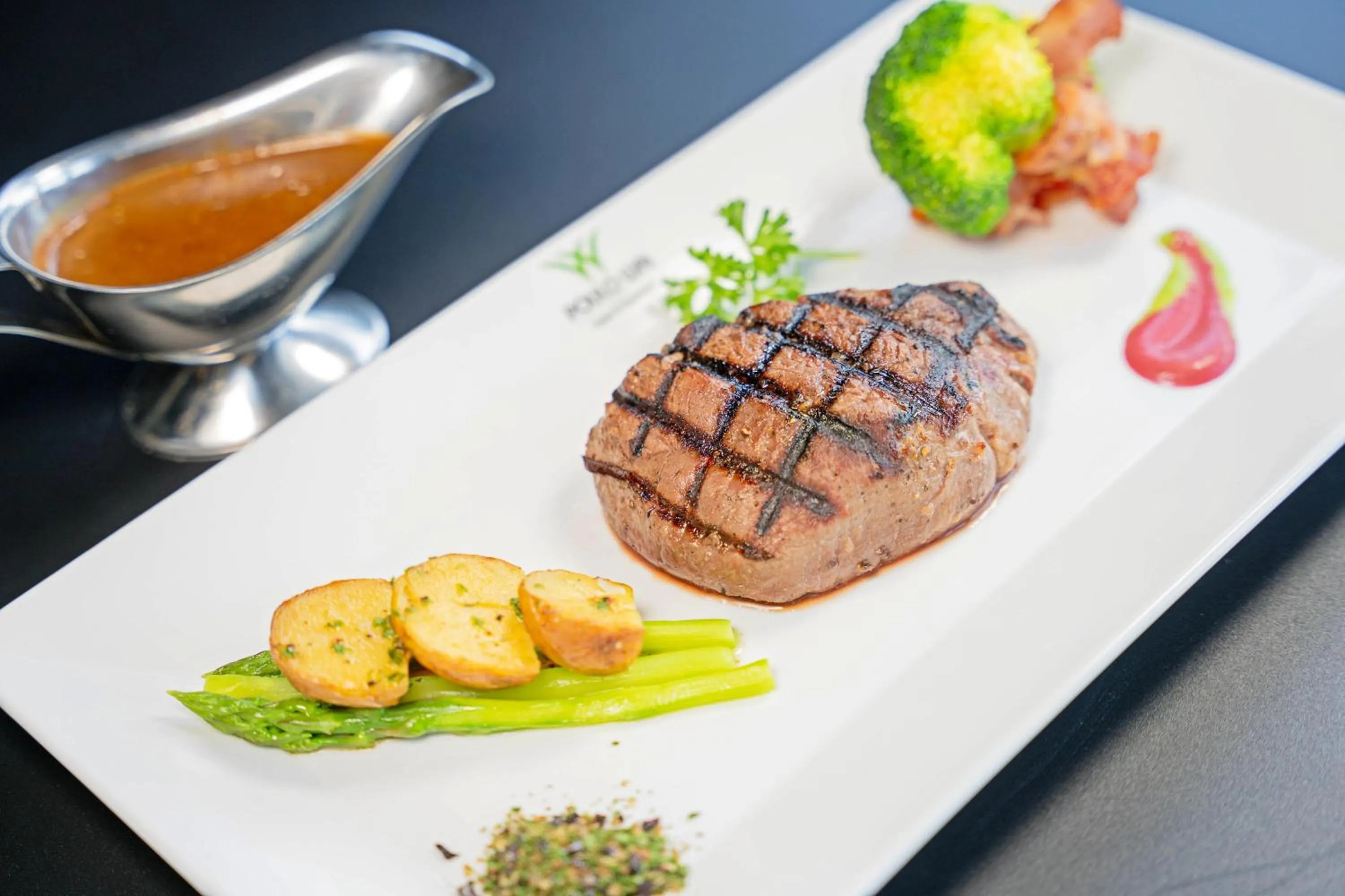 Food in Poulo Wai Hotel, Trademark Collection by Wyndham