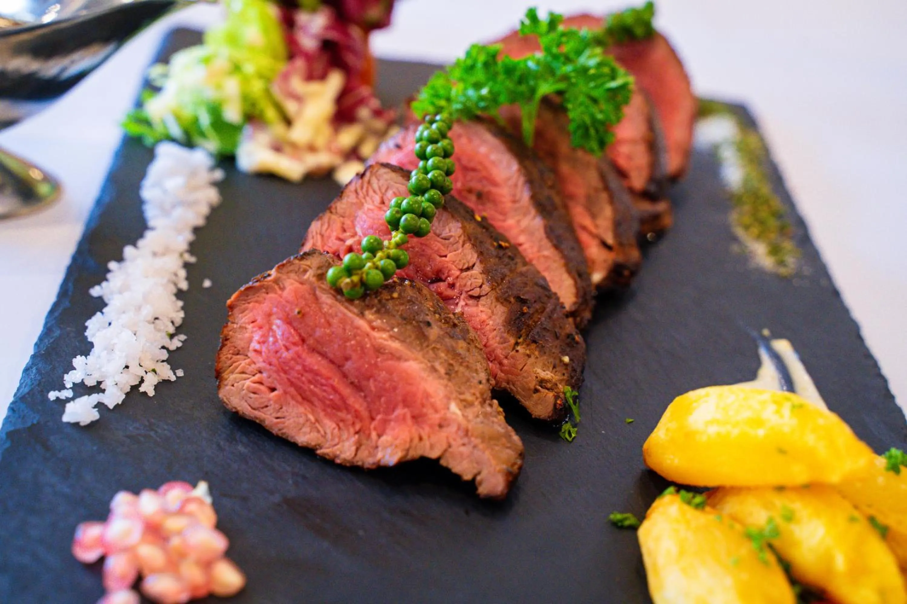 Lounge or bar in Poulo Wai Hotel, Trademark Collection by Wyndham