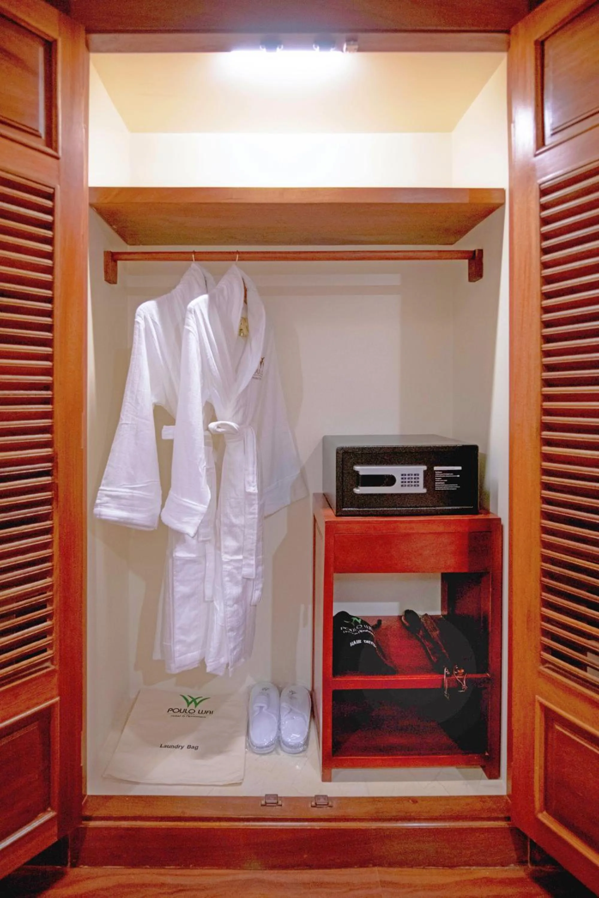 wardrobe in Poulo Wai Hotel, Trademark Collection by Wyndham