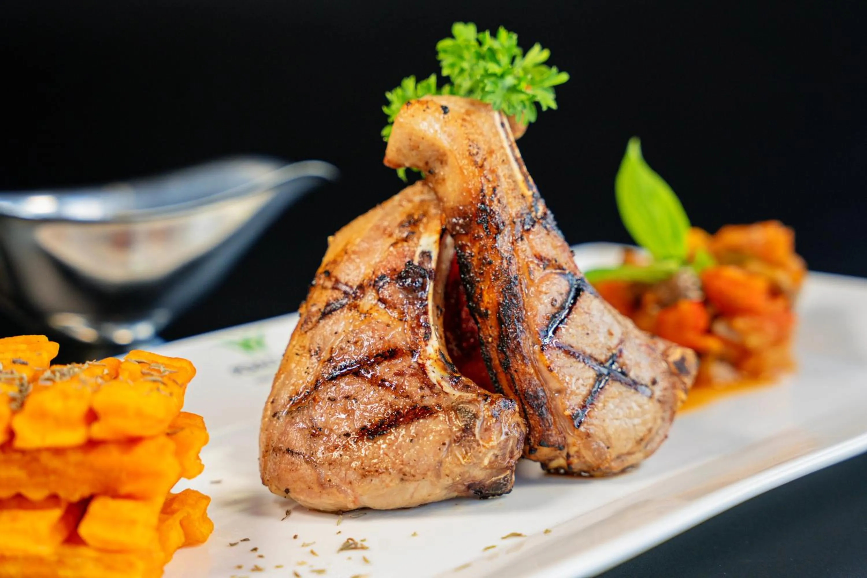 Lounge or bar in Poulo Wai Hotel, Trademark Collection by Wyndham