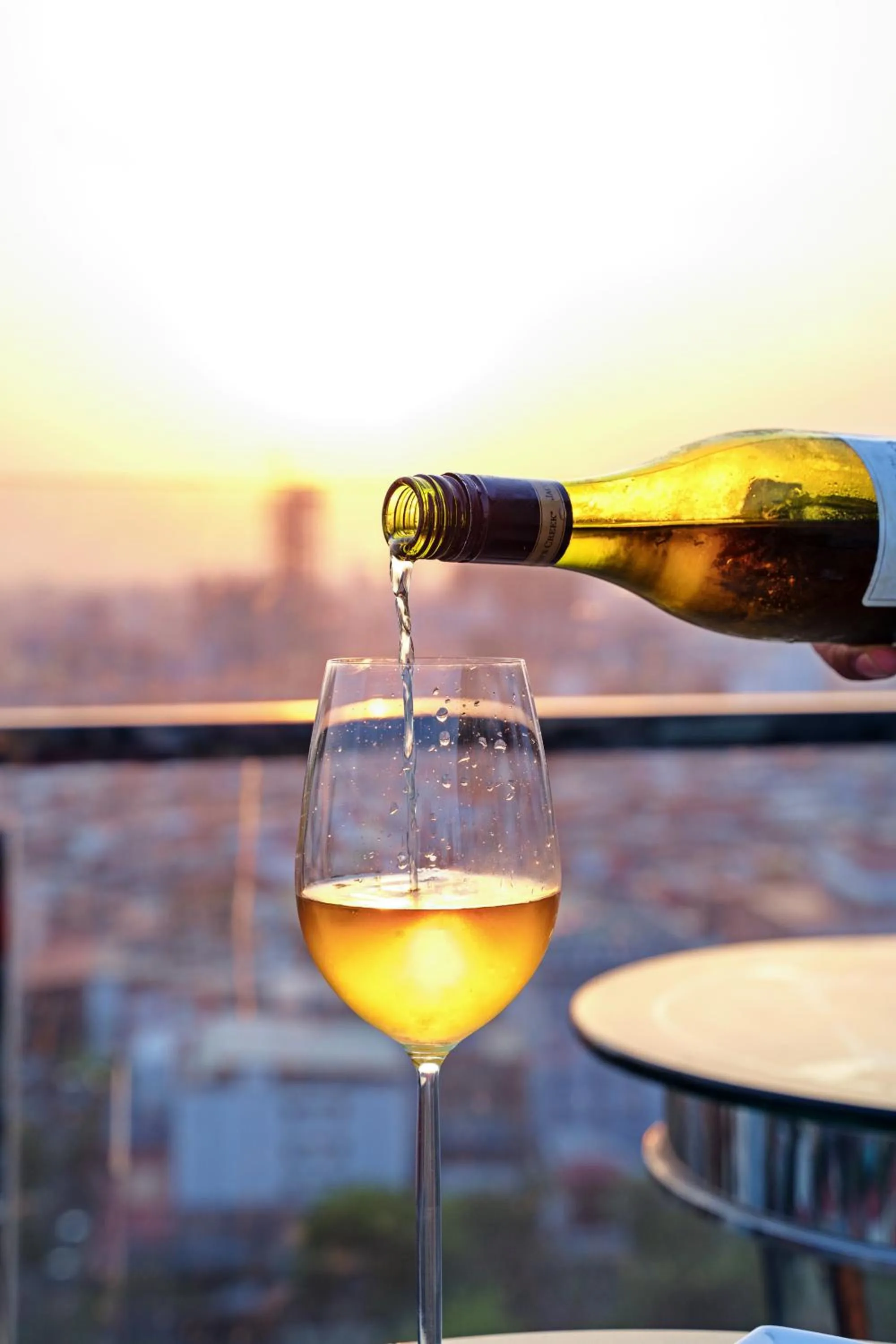 Lounge or bar in Poulo Wai Hotel, Trademark Collection by Wyndham