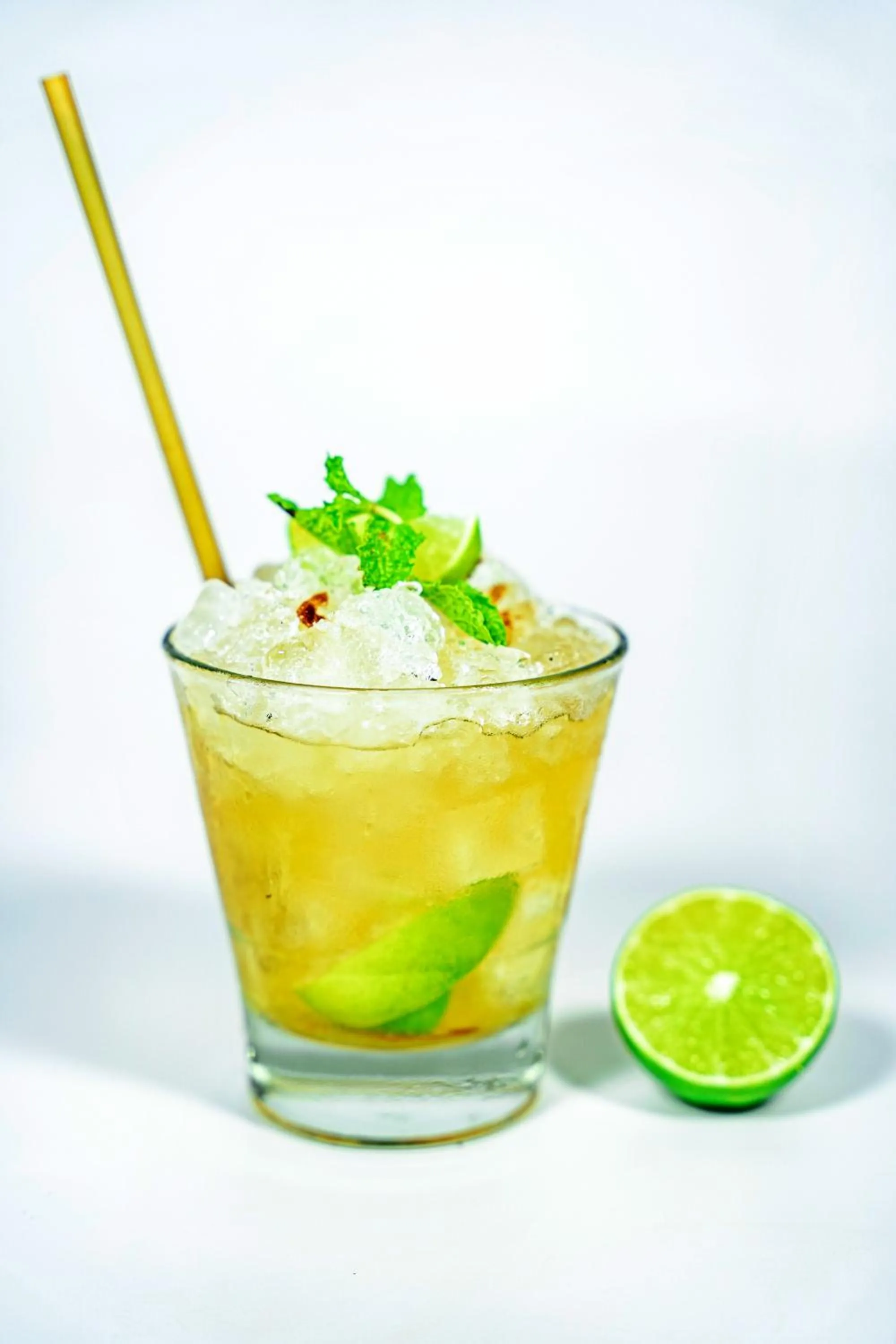 Lounge or bar in Poulo Wai Hotel, Trademark Collection by Wyndham